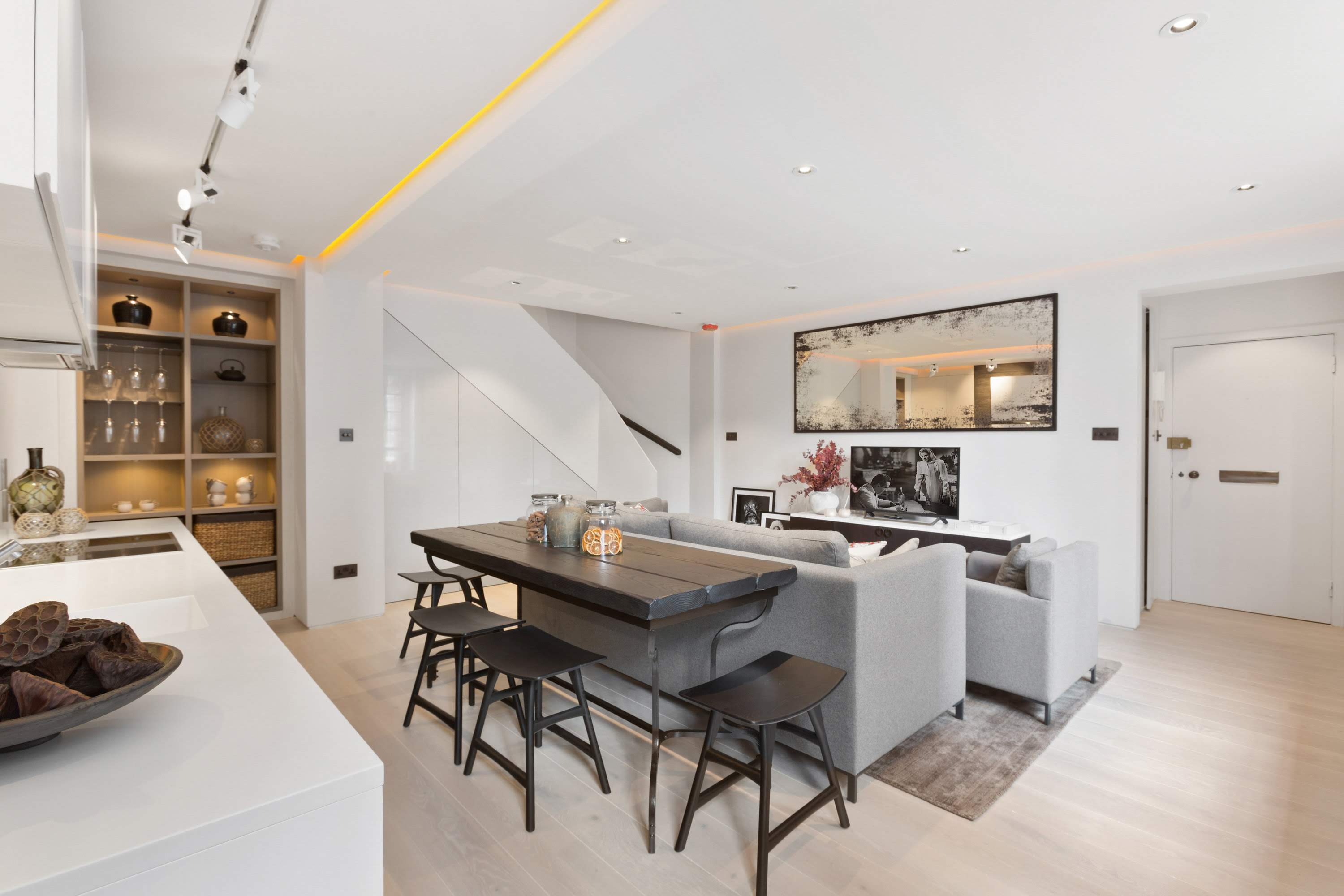 Knightsbridge & Chelsea Lux 2 bed duplex in Swan Court, Chelsea Manor Street SW3 5RT - Property image 4 - VivreStays