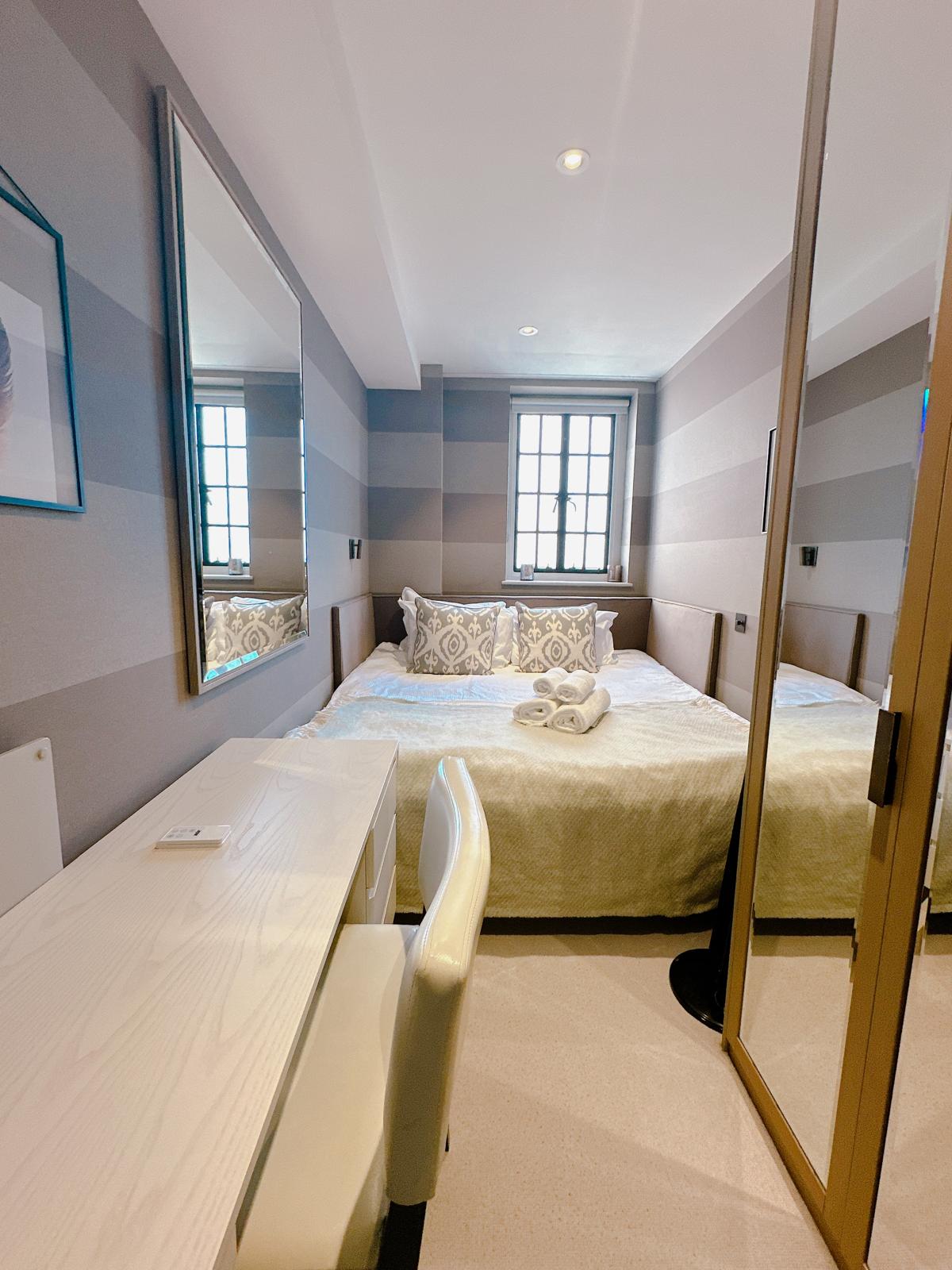 Knightsbridge & Chelsea Lux 2 bed duplex in Swan Court, Chelsea Manor Street SW3 5RT - Property image 39 - VivreStays