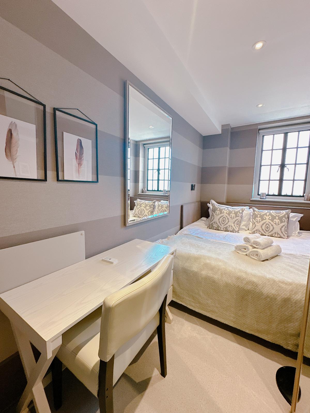 Knightsbridge & Chelsea Lux 2 bed duplex in Swan Court, Chelsea Manor Street SW3 5RT - Property image 40 - VivreStays
