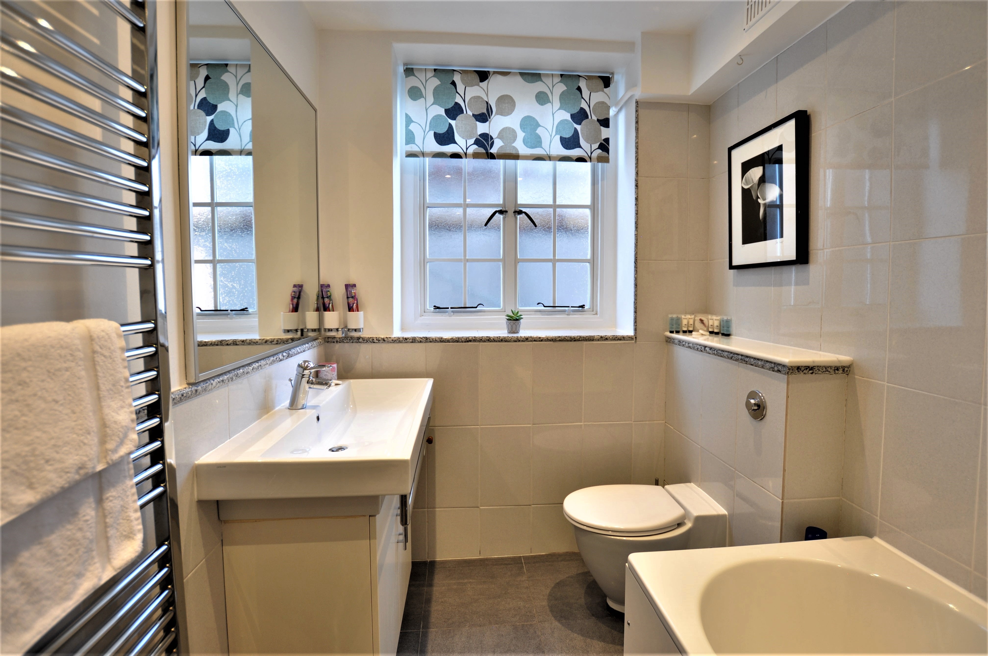 Luxury 2 Bed Chelsea Knightsbridge Horizon in 38 Swan Court, Chelsea Manor street sw3 5RT - Property image 5 - VivreStays