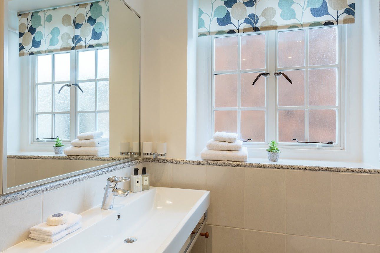 Luxury 2 Bed Chelsea Knightsbridge Horizon in 38 Swan Court, Chelsea Manor street sw3 5RT - Property image 6 - VivreStays