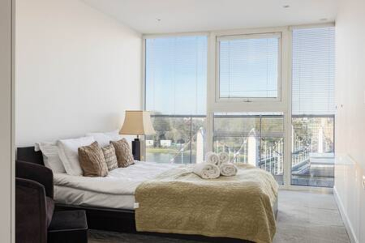95 Centurion · 4 bed 3 bath River View in Centurion Bldg, 376 Queenstown Road SW8 4NZ - Property image 12 - VivreStays