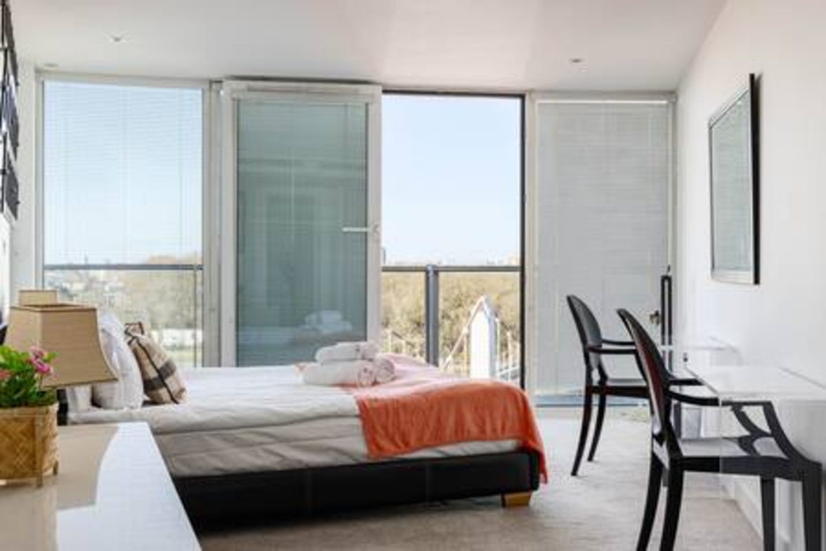 95 Centurion · 4 bed 3 bath River View in Centurion Bldg, 376 Queenstown Road SW8 4NZ - Property image 13 - VivreStays