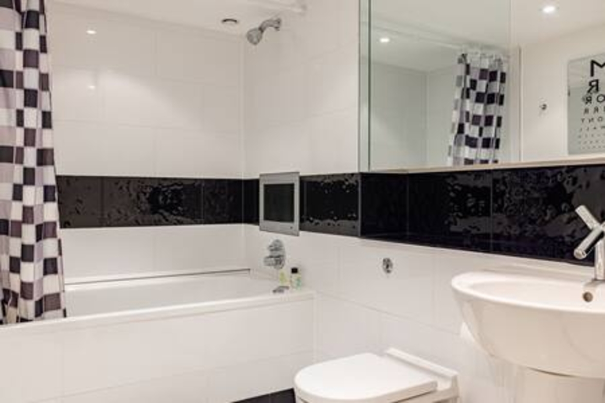 95 Centurion · 4 bed 3 bath River View in Centurion Bldg, 376 Queenstown Road SW8 4NZ - Property image 32 - VivreStays
