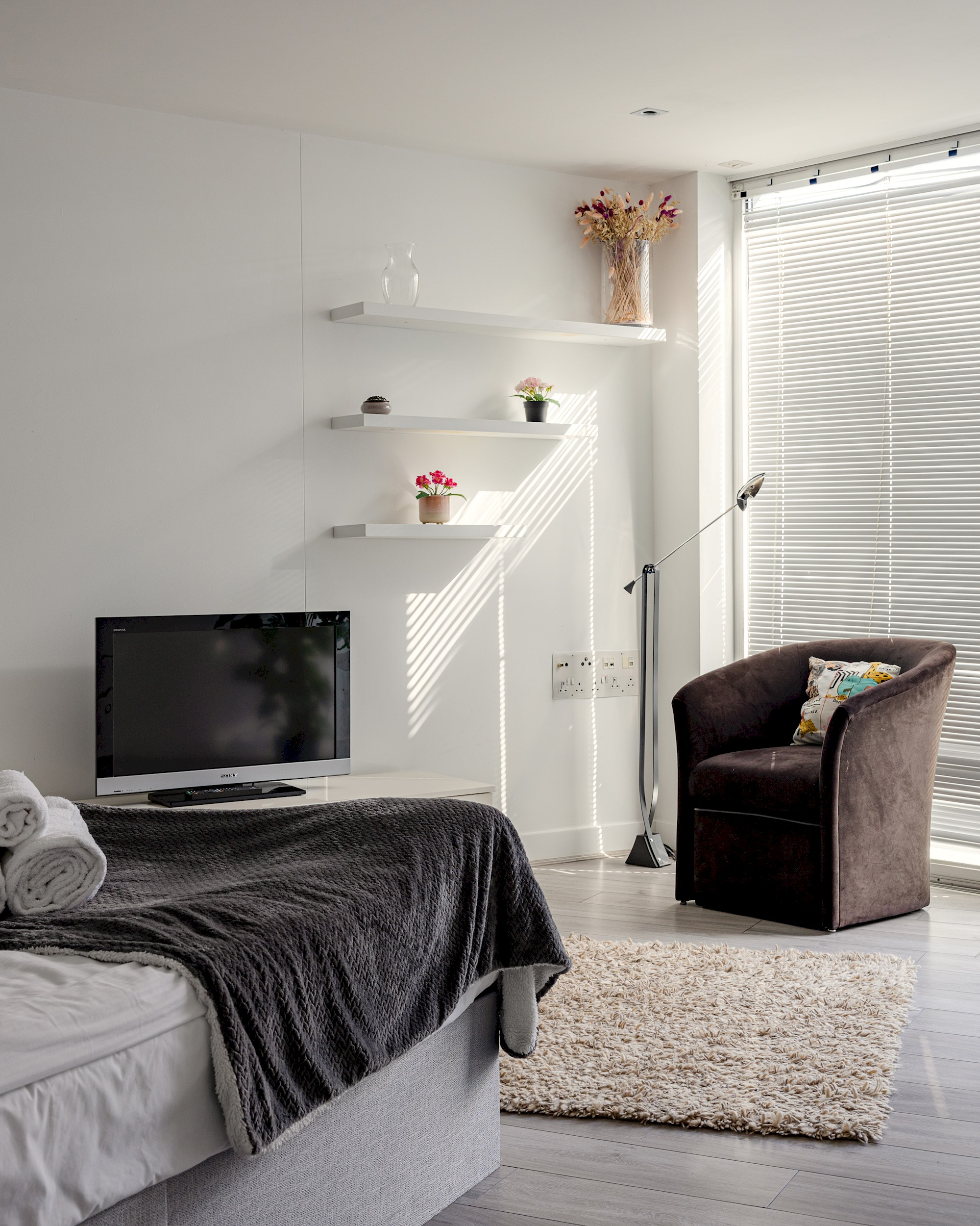 95 Centurion · 4 bed 3 bath River View in Centurion Bldg, 376 Queenstown Road SW8 4NZ - Property image 2 - VivreStays