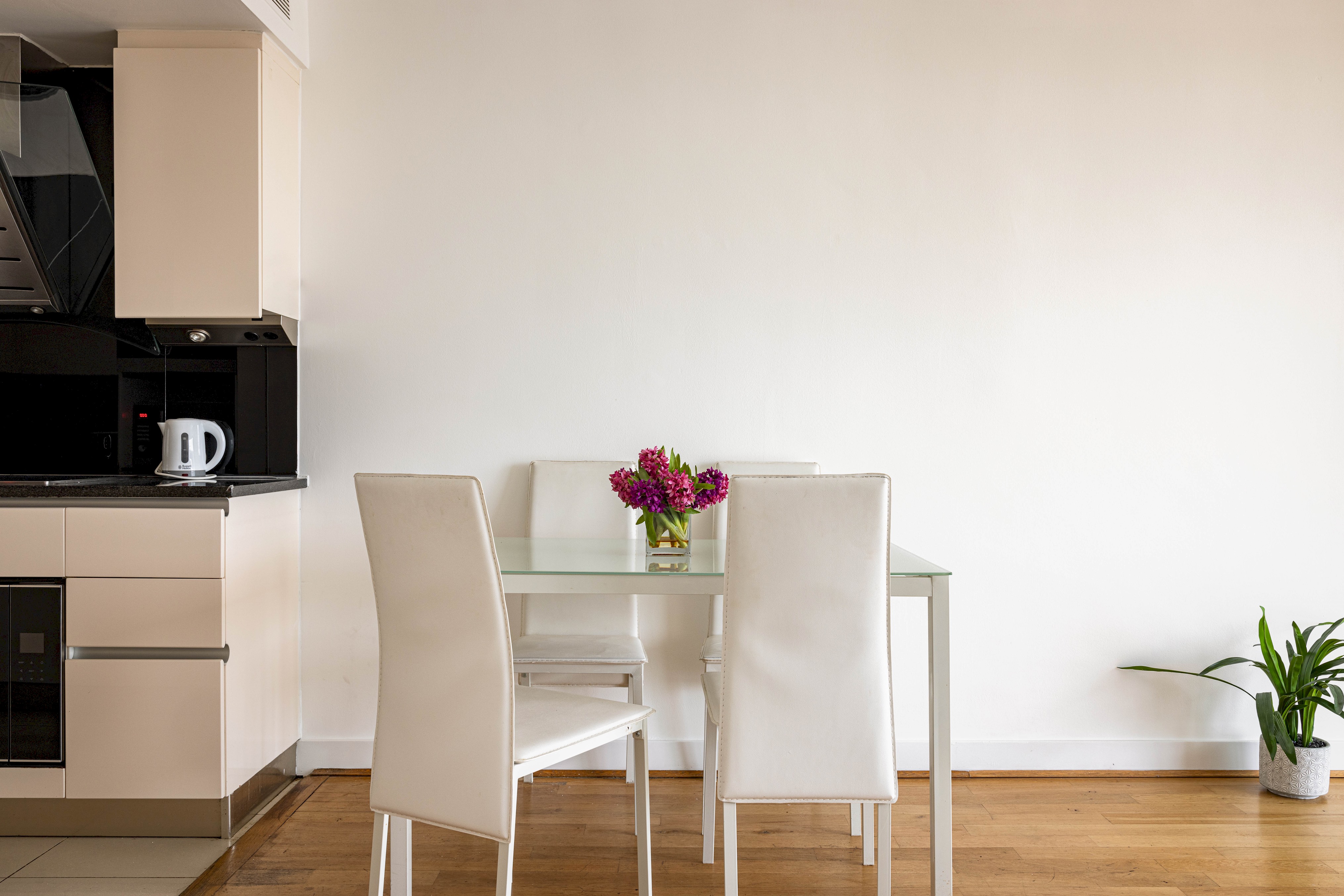 3 bed 2 bath River View in 97 Centurion Bulding, Chelsea bridge wharf SW11 8NZ - Property image 5 - VivreStays