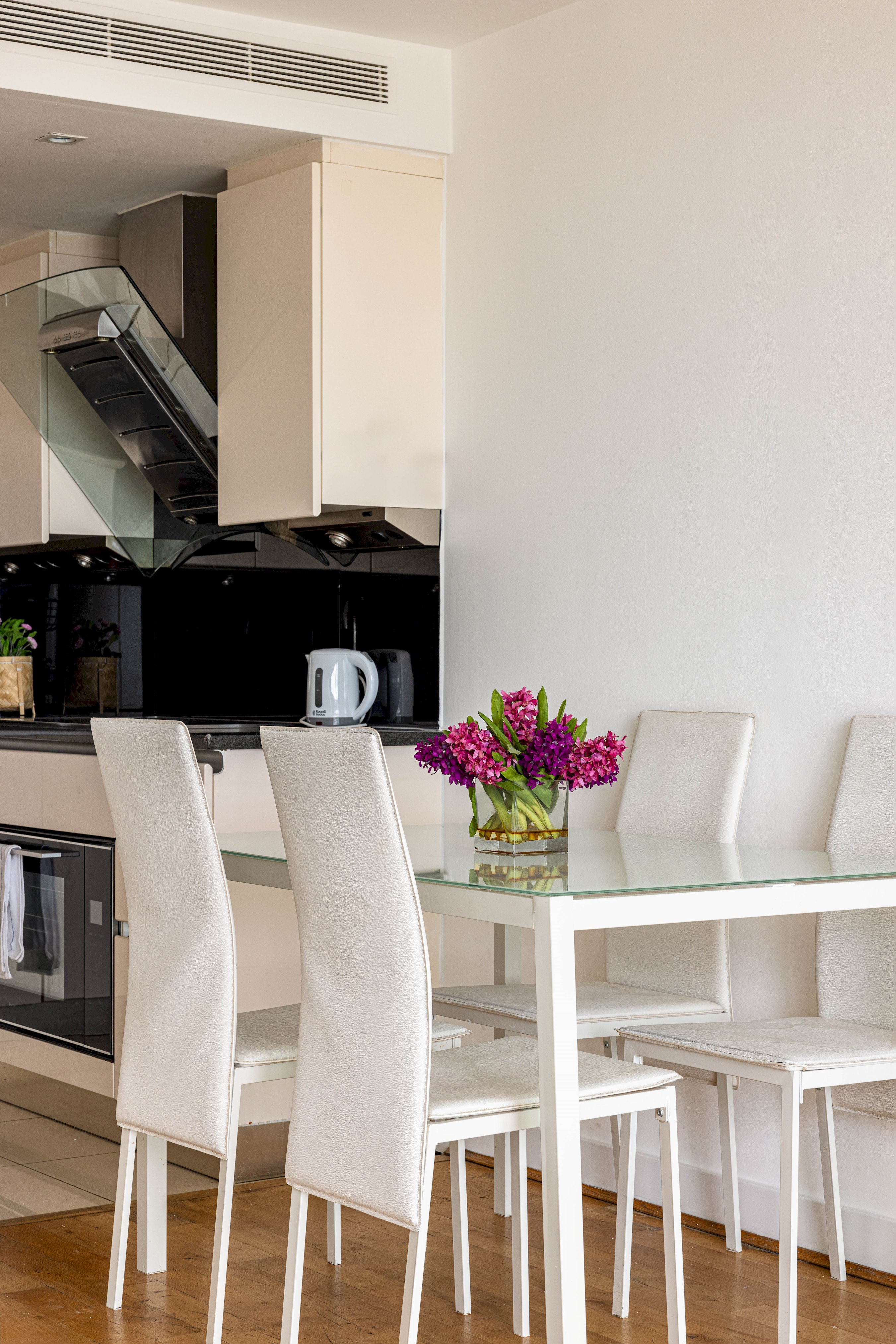 3 bed 2 bath River View in 97 Centurion Bulding, Chelsea bridge wharf SW11 8NZ - Property image 6 - VivreStays