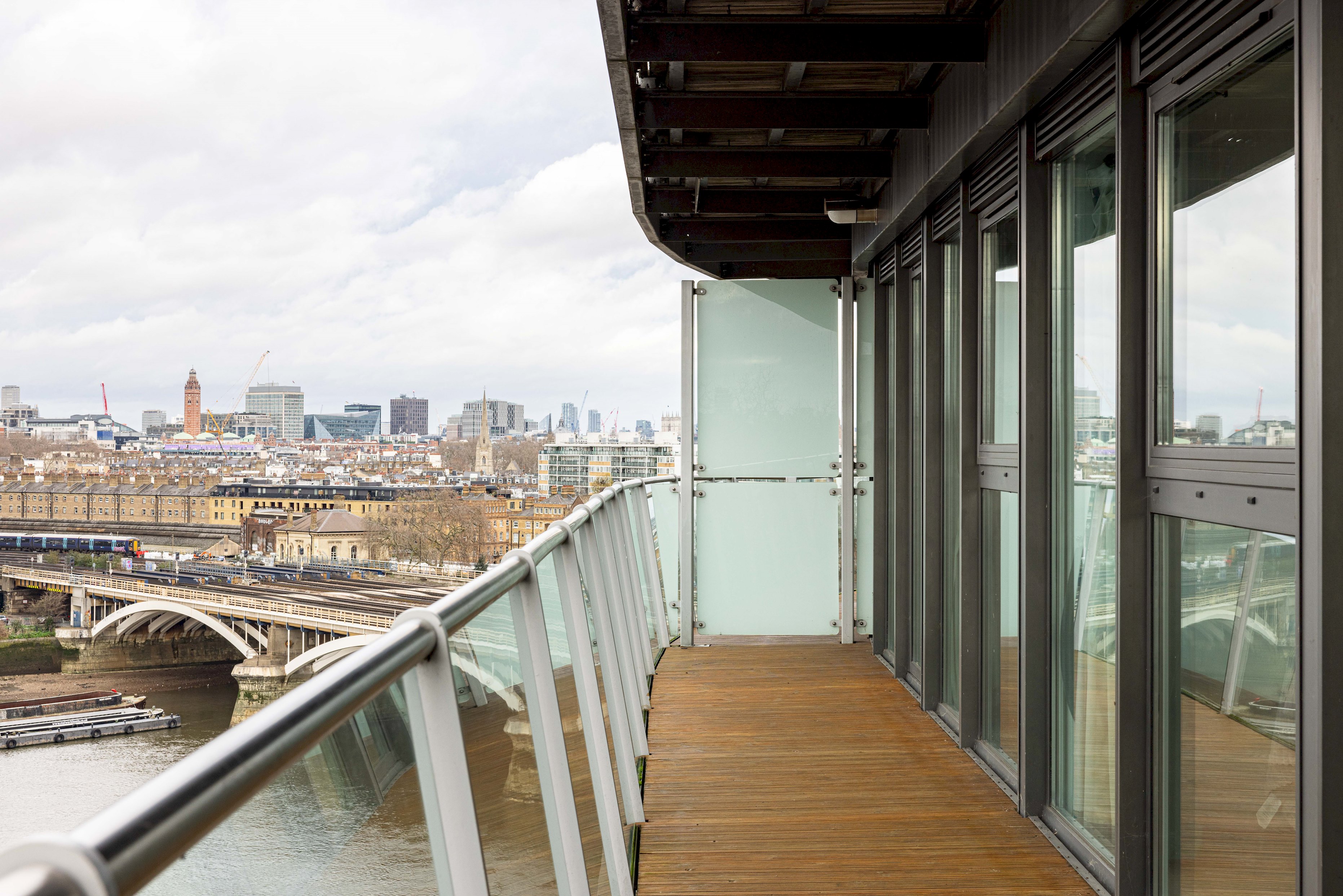3 bed 2 bath River View in 97 Centurion Bulding, Chelsea bridge wharf SW11 8NZ - Property image 9 - VivreStays