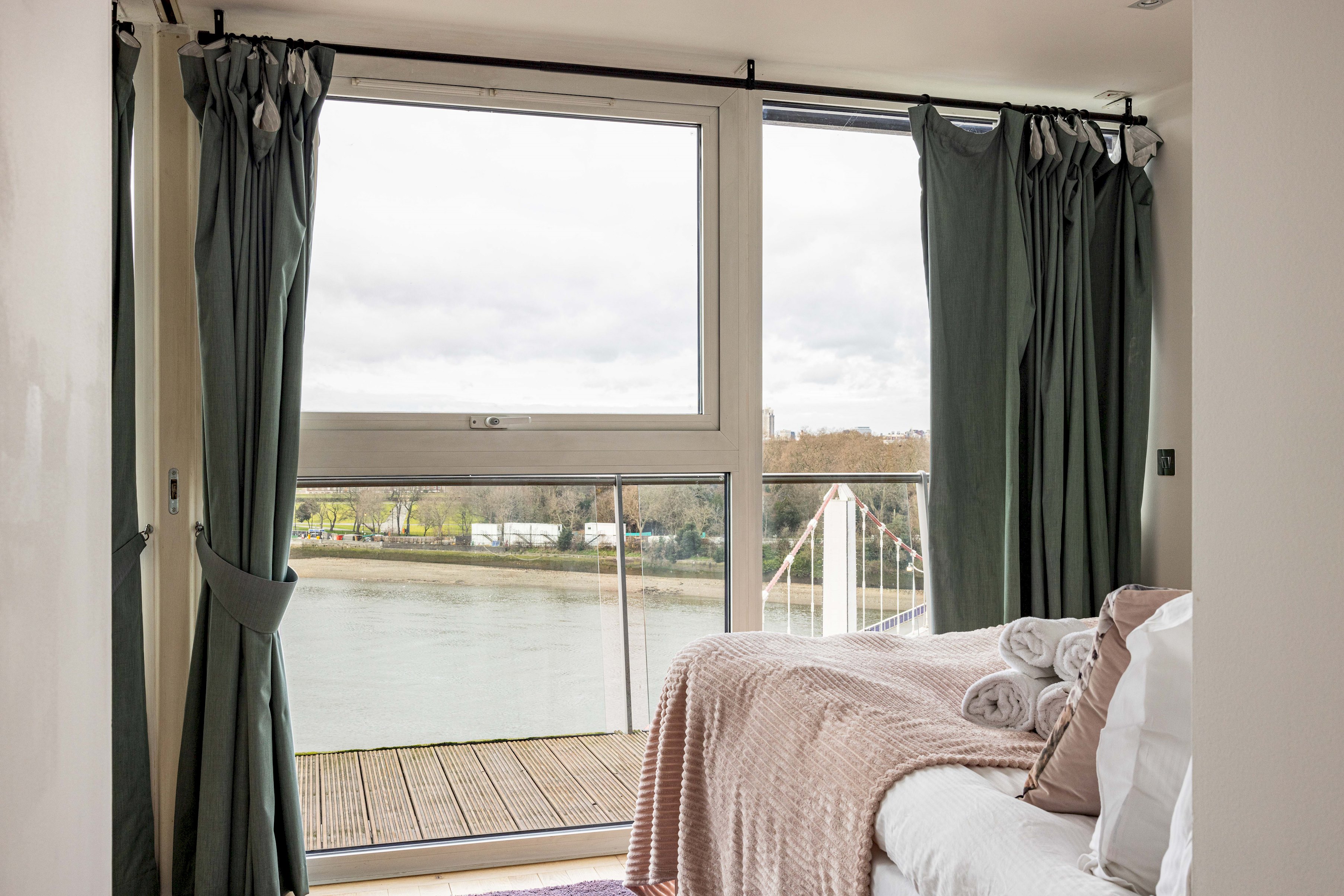 3 bed 2 bath River View in 97 Centurion Bulding, Chelsea bridge wharf SW11 8NZ - Property image 11 - VivreStays