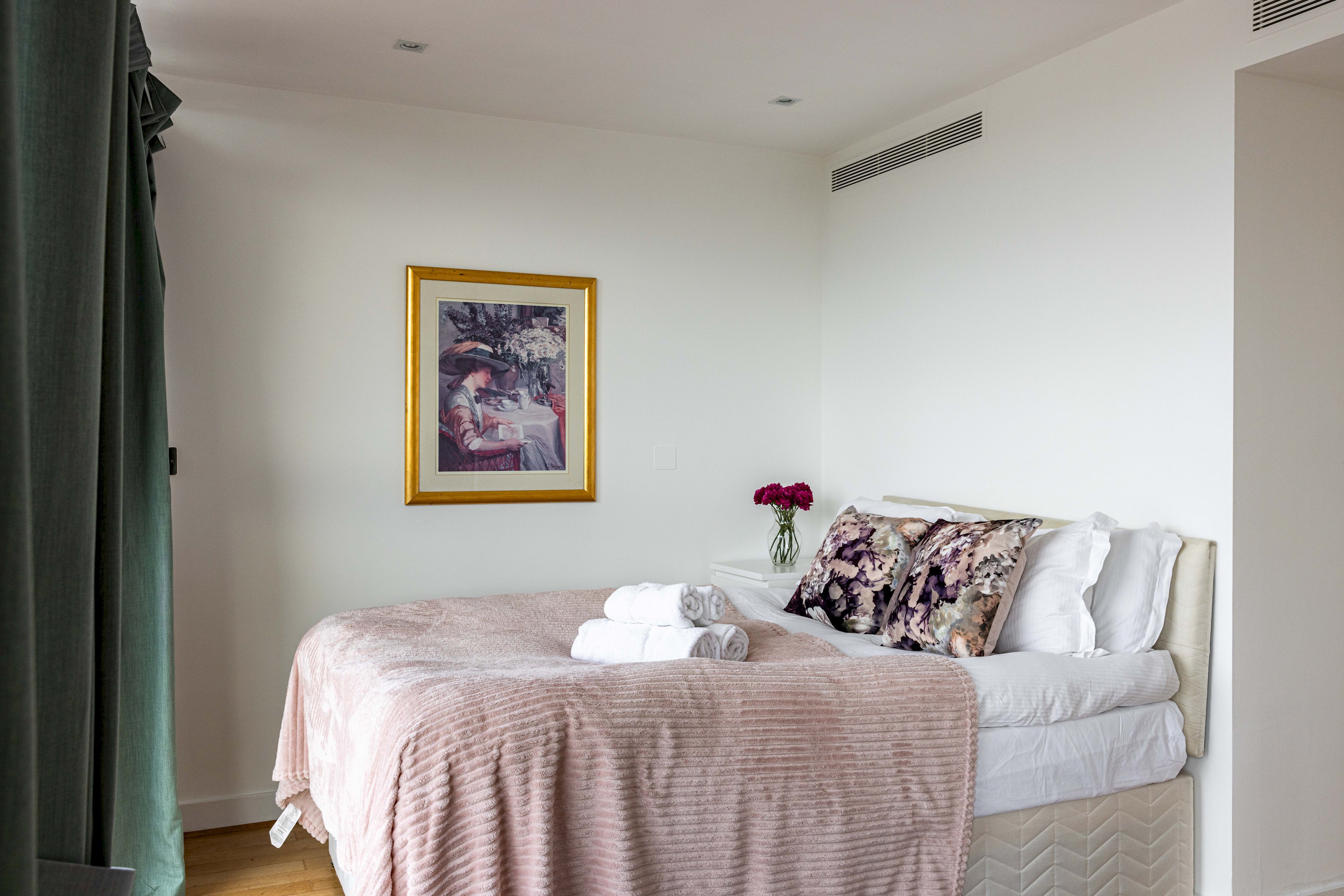 3 bed 2 bath River View in 97 Centurion Bulding, Chelsea bridge wharf SW11 8NZ - Property image 15 - VivreStays
