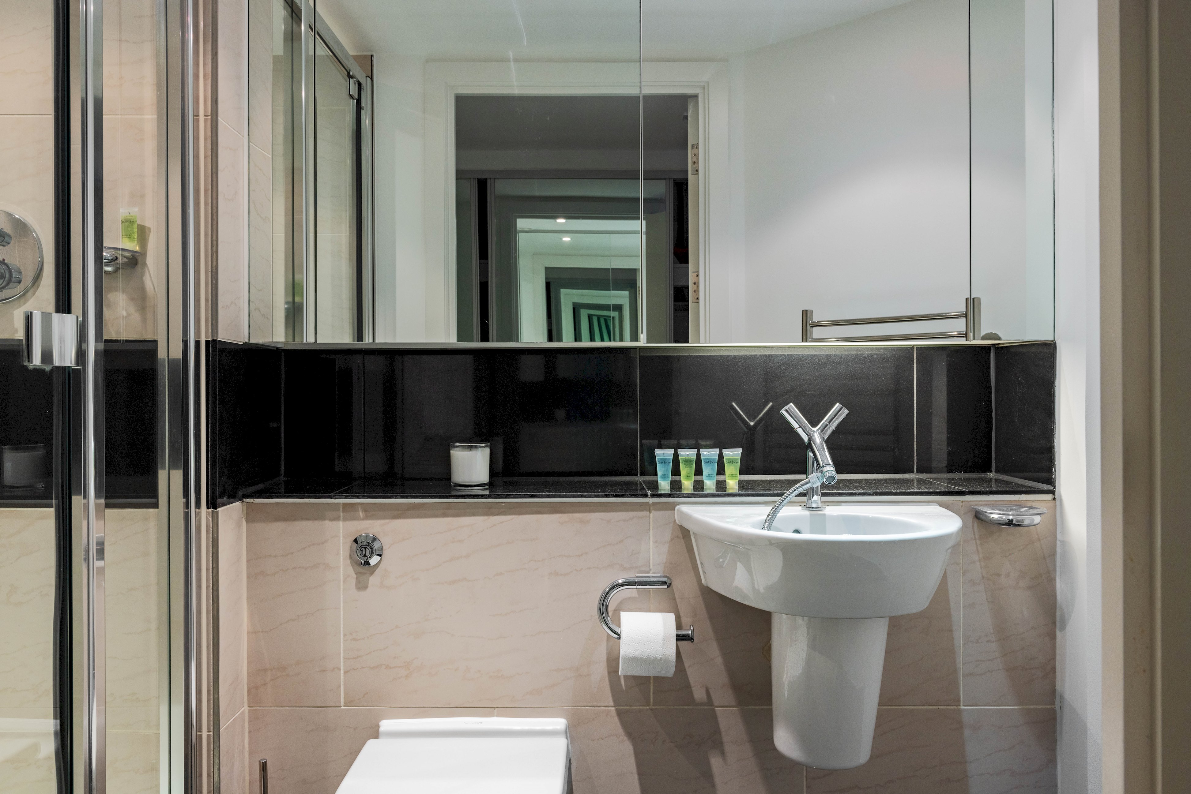 3 bed 2 bath River View in 97 Centurion Bulding, Chelsea bridge wharf SW11 8NZ - Property image 23 - VivreStays
