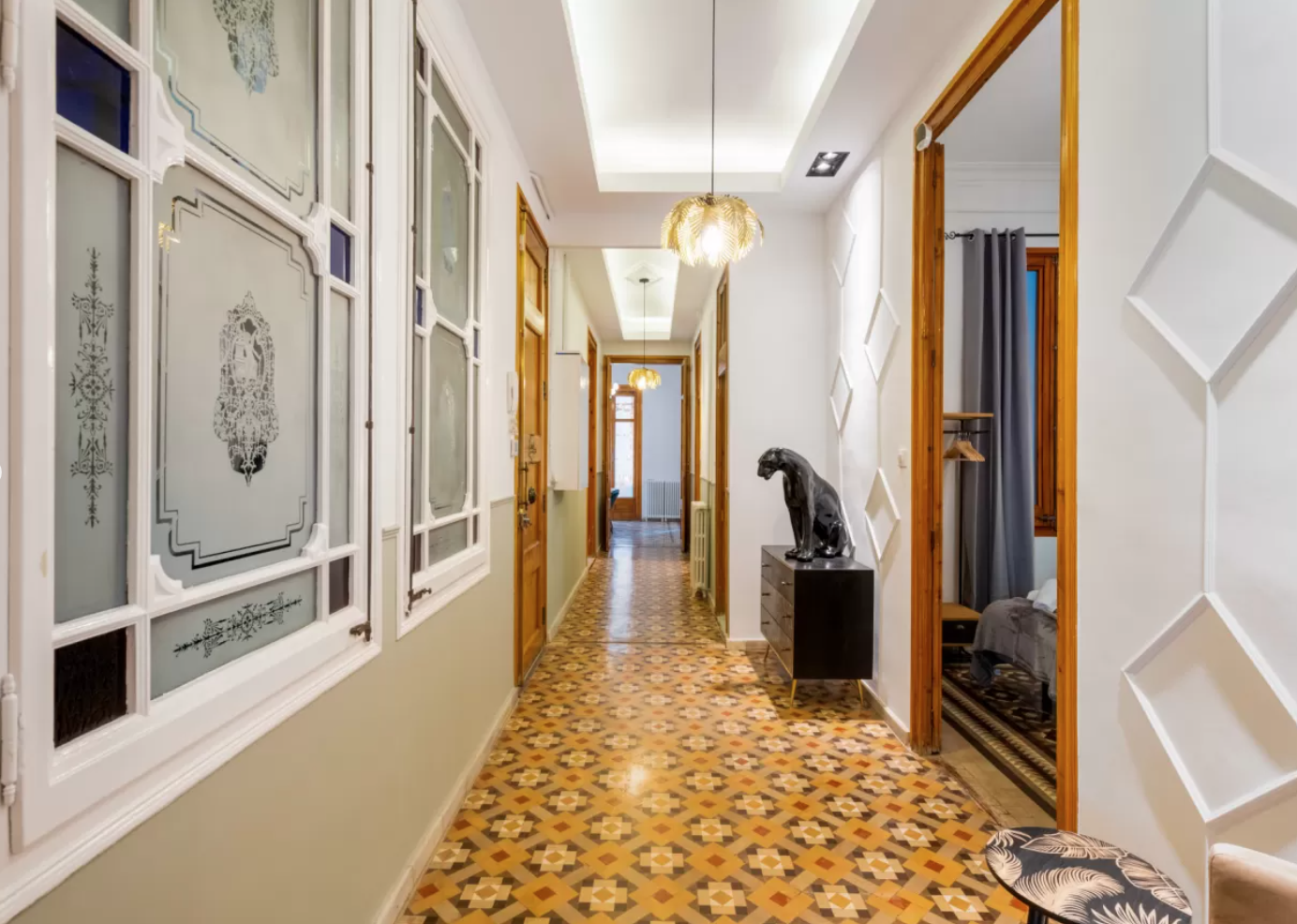 Luxury apartment Pau Claris for 8 pax