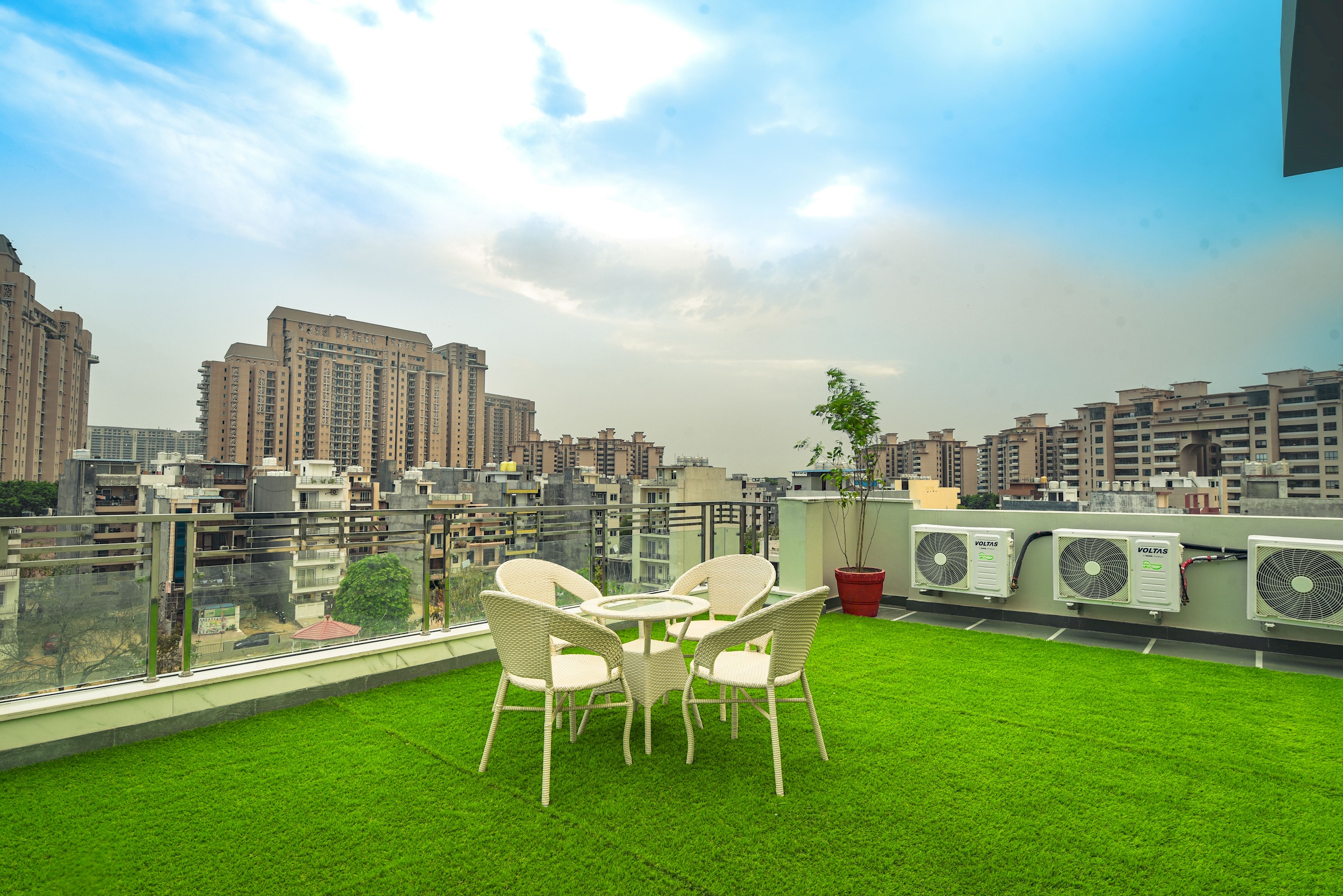 The Haan - Parfait Street
Elevate your outdoor living with our stunning rooftop patio
