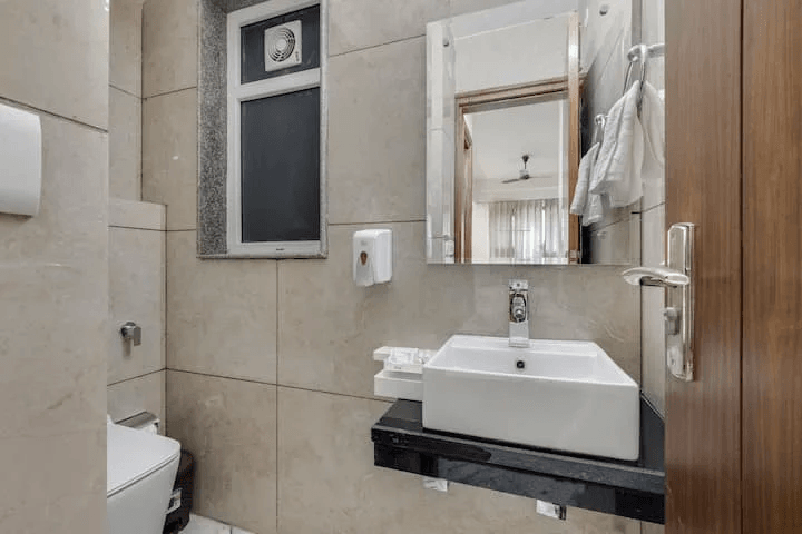 A luxurious bathroom featuring a host of modern amenities for your comfort and relaxation. This spacious retreat boasts a stylish bathtub, a spacious glass-enclosed shower, a double sink vanity with elegant fixtures, and plush towels. 