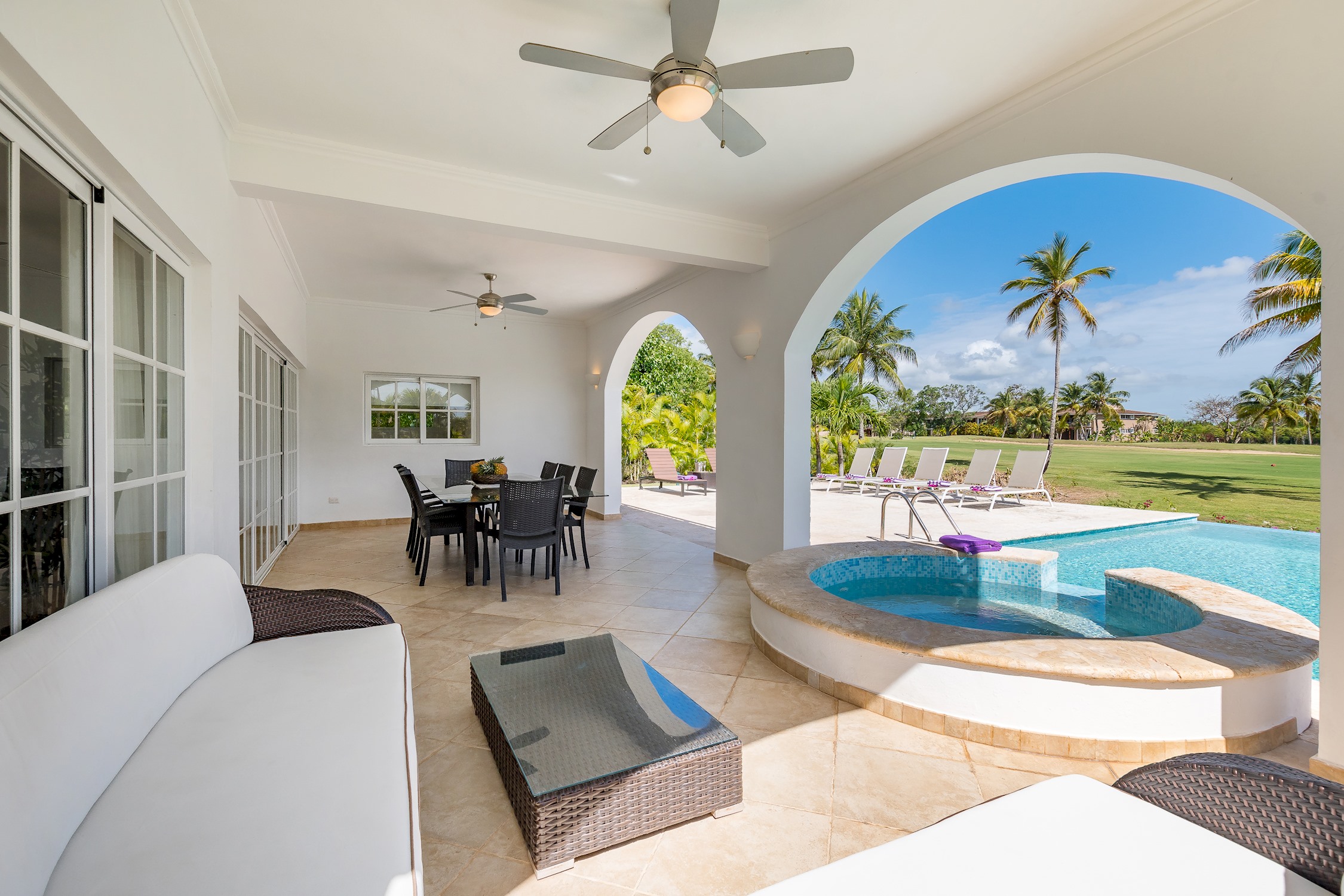 Beautiful 5-BDR 2 levels villa for rent in Punta Cana - pool, jacuzzi & maid  4