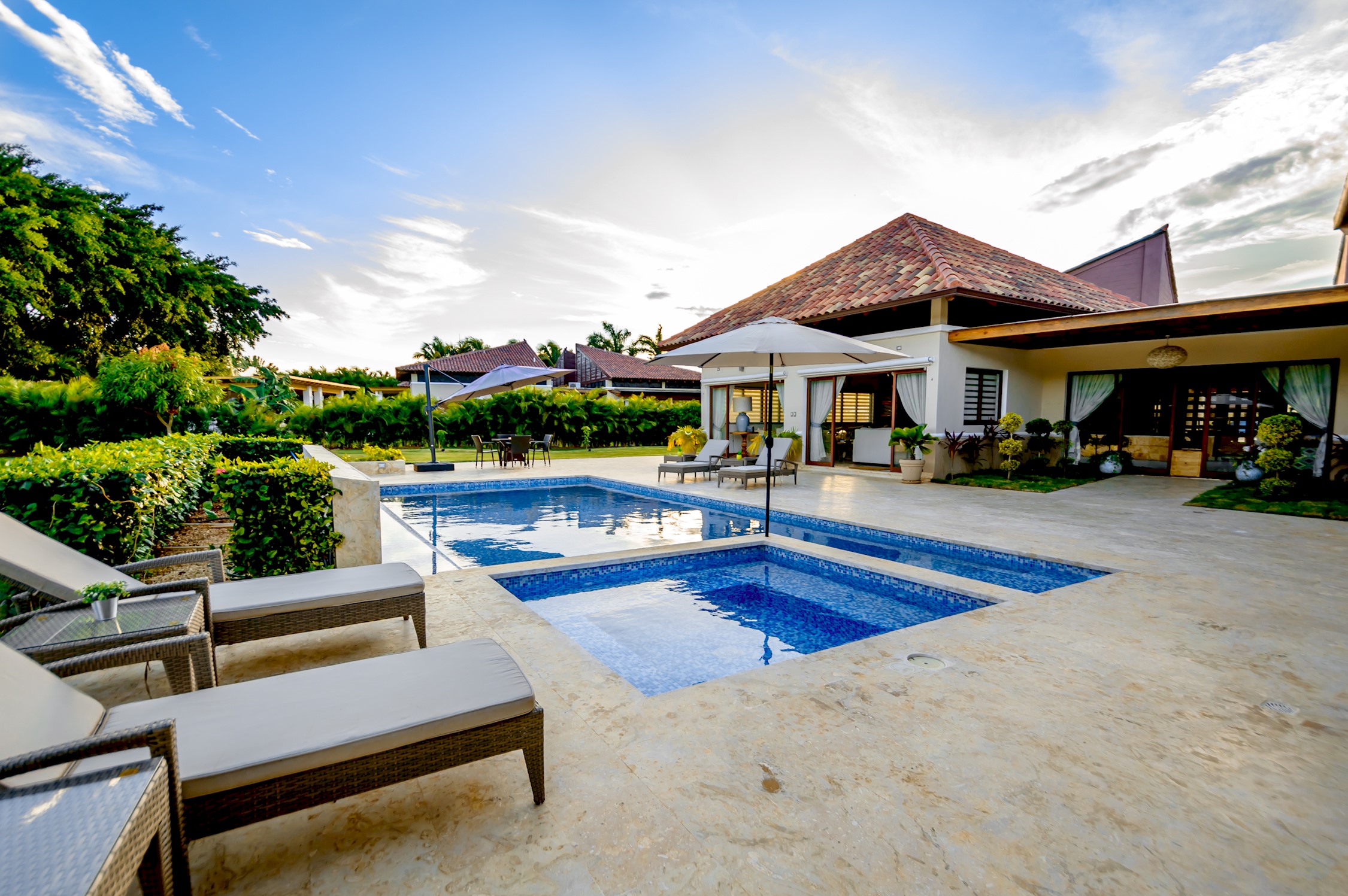Luxurious 5-bdr villa at Casa de Campo – pool, jacuzzi, games, hibachi, staff 0