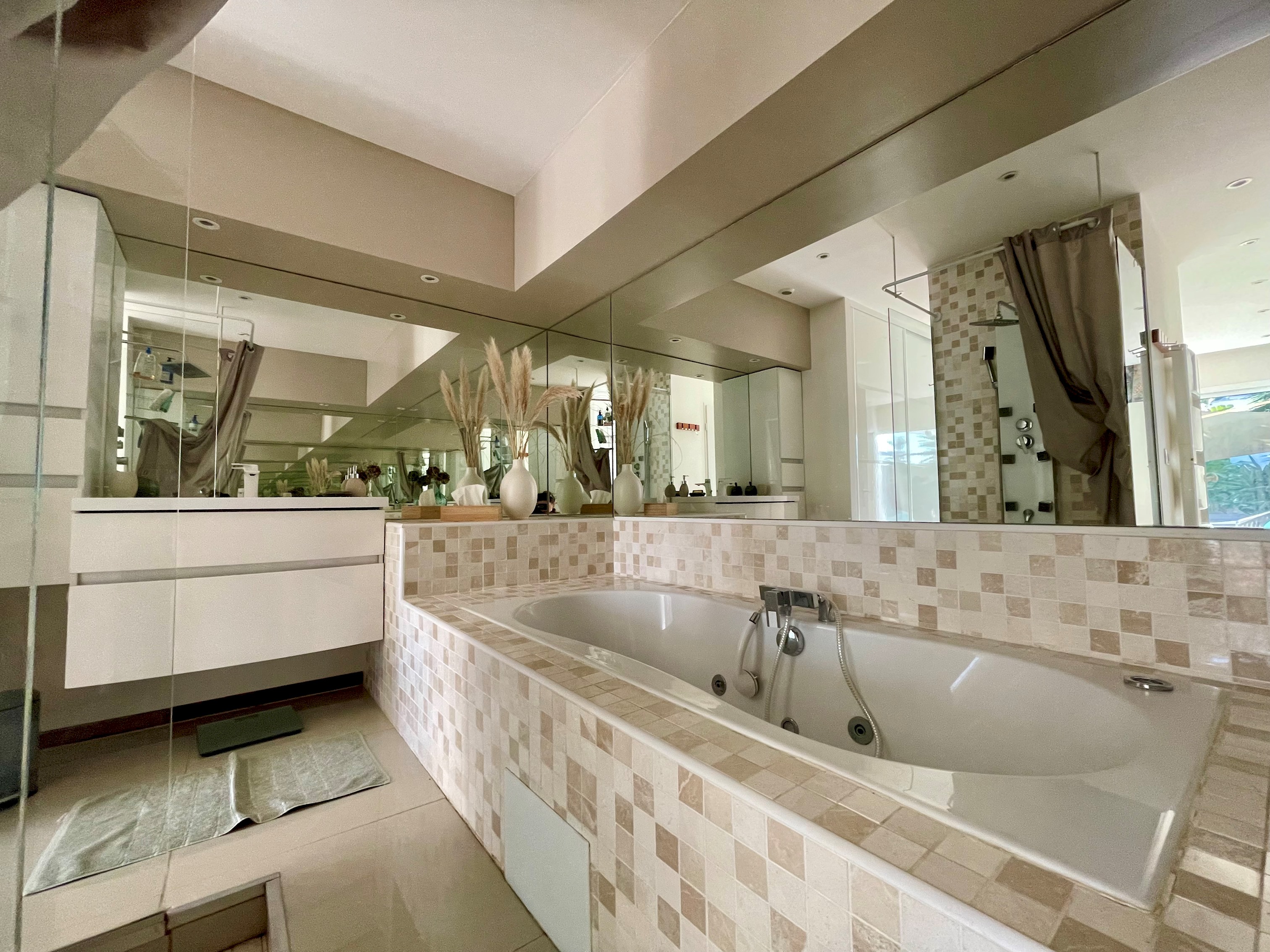 Villa luxe, 5 suites parentales, piscine, jacuzzi