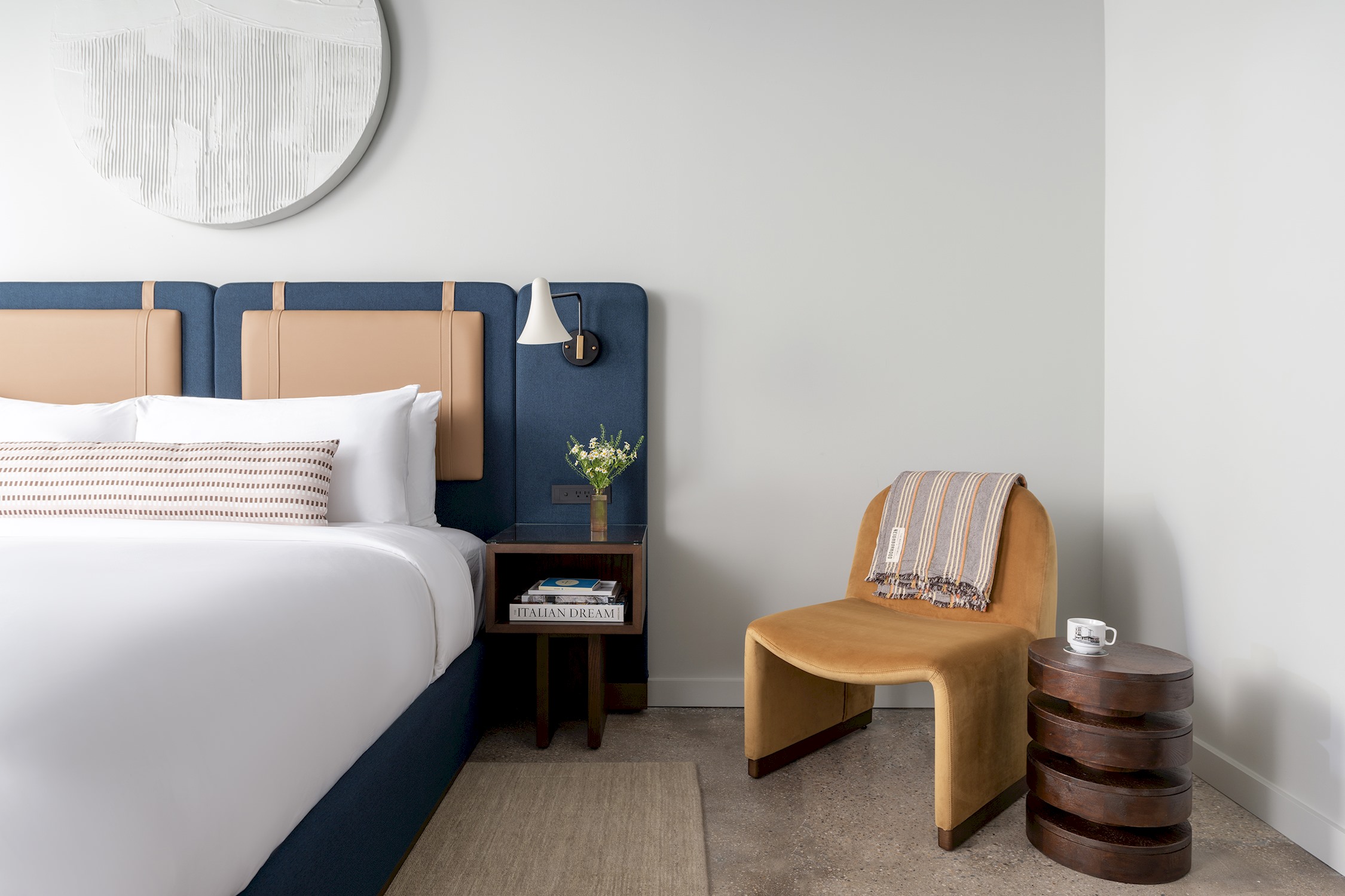 Elegant Suite With Kitchenette And Smart Tv - Stylish Airy Retreat - Chicago, IL