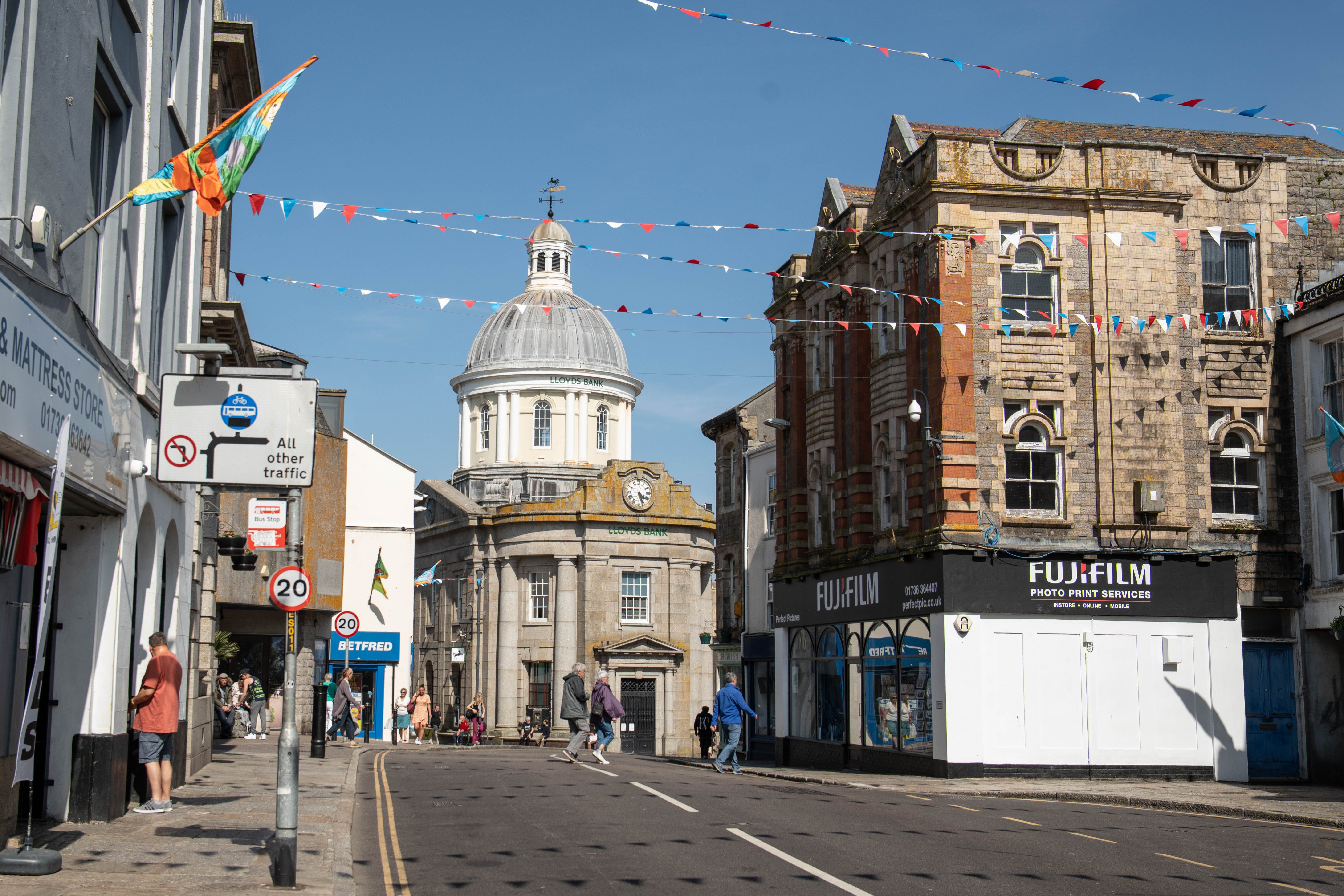 Contemporary First Floor Apartment Central Penzance