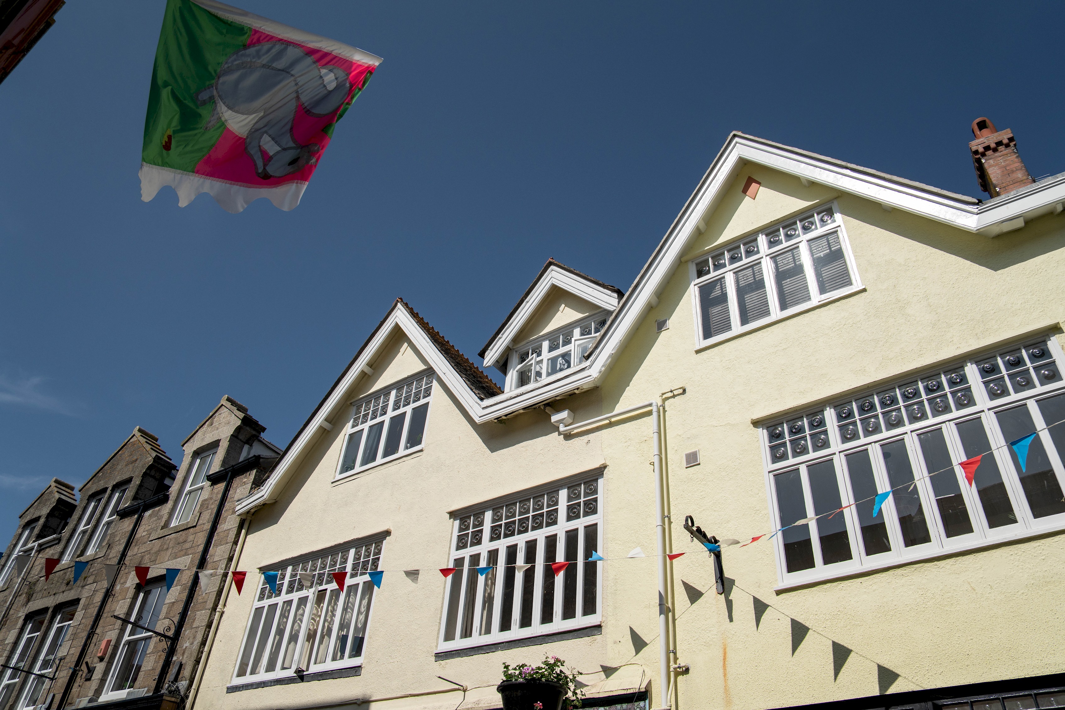 Contemporary First Floor Apartment Central Penzance