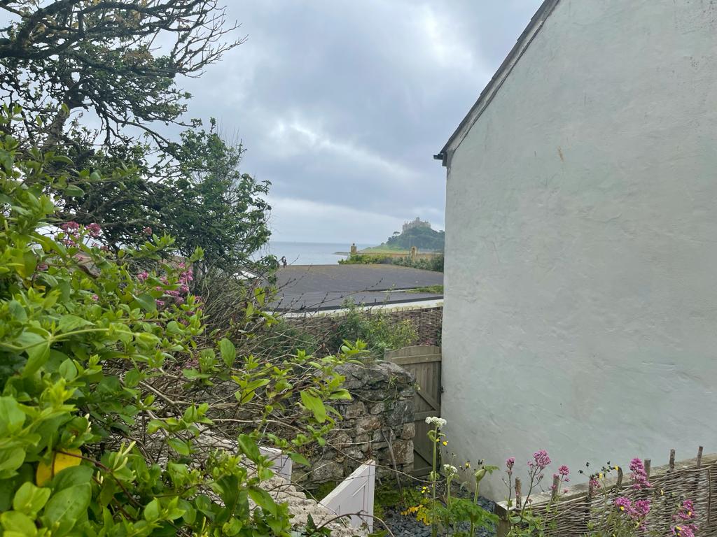 Cosy Cottage, Marazion Central with Parking