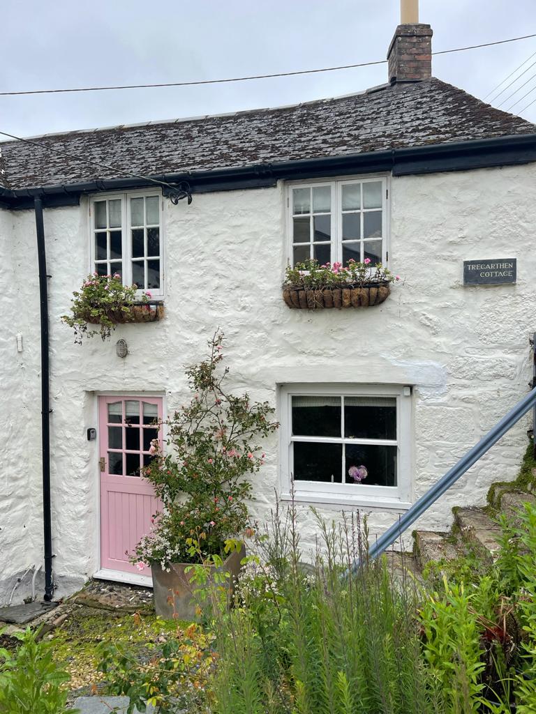 Cosy Cottage, Marazion Central with Parking