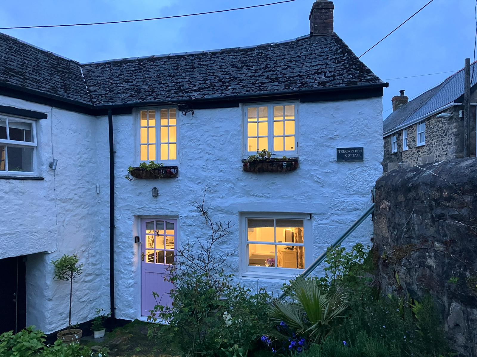 Cosy Cottage, Marazion Central with Parking