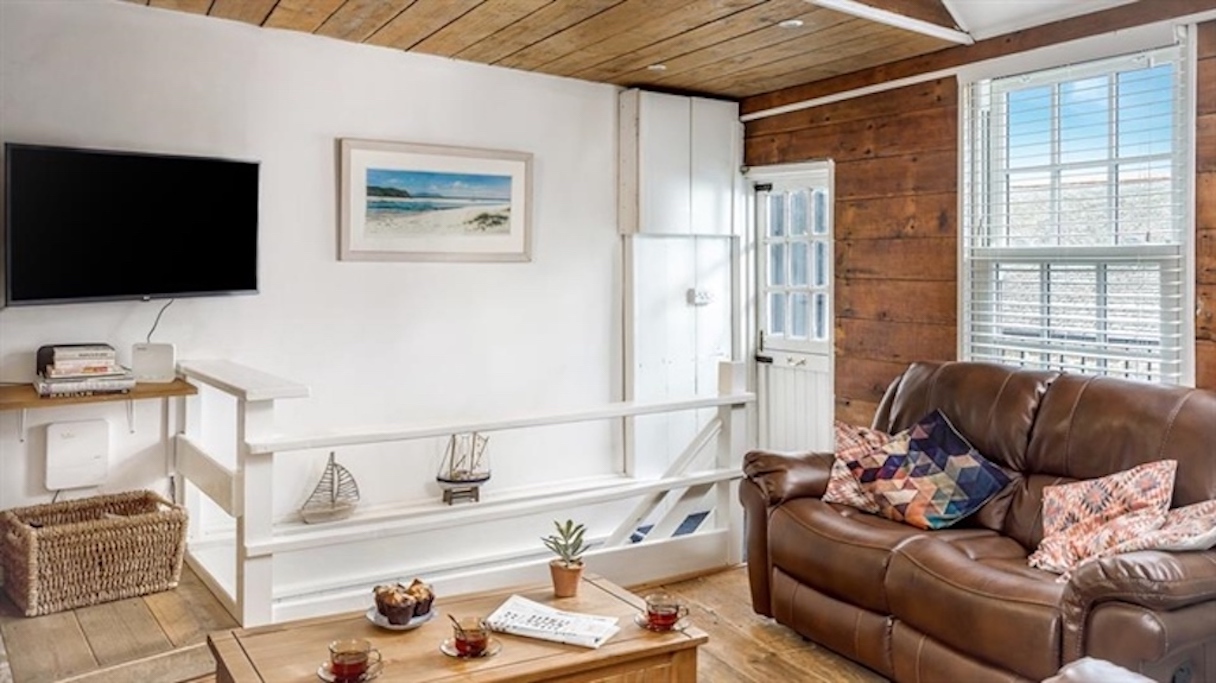 Boatman’s Cottage Mousehole- Sleeps 4 -Garage