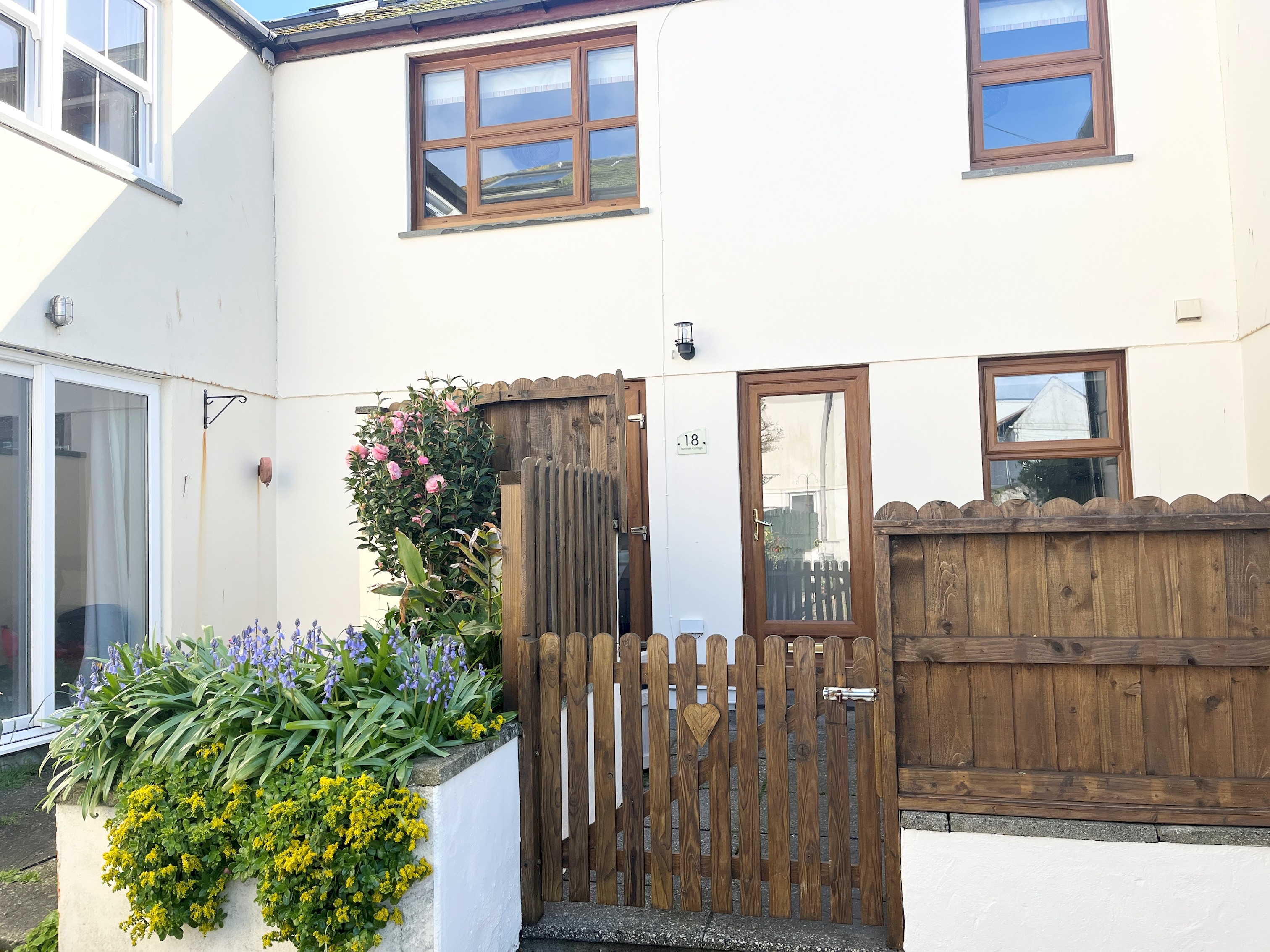 Mariner’s Cottage~ cosy nook close to the sea