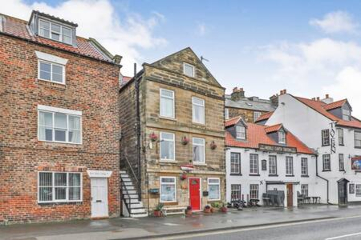 Laverick Steps~Stunning views of Whitby Habour