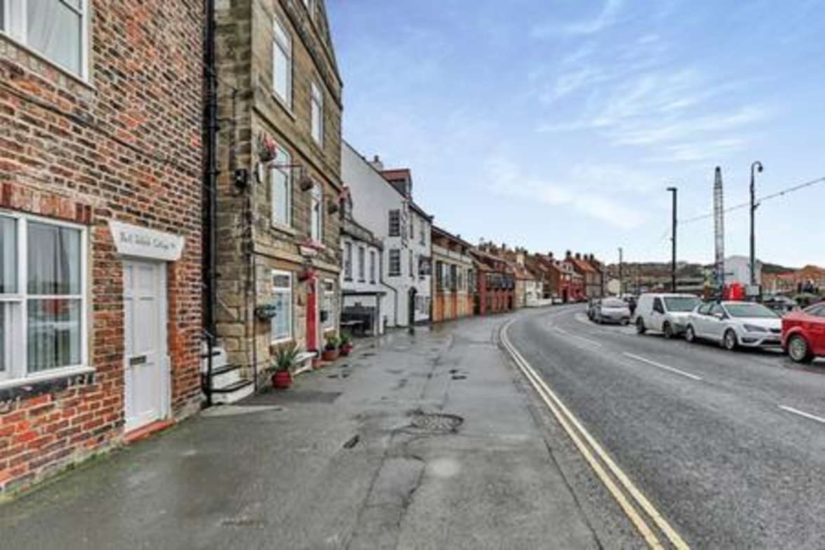 Laverick Steps~Stunning views of Whitby Habour