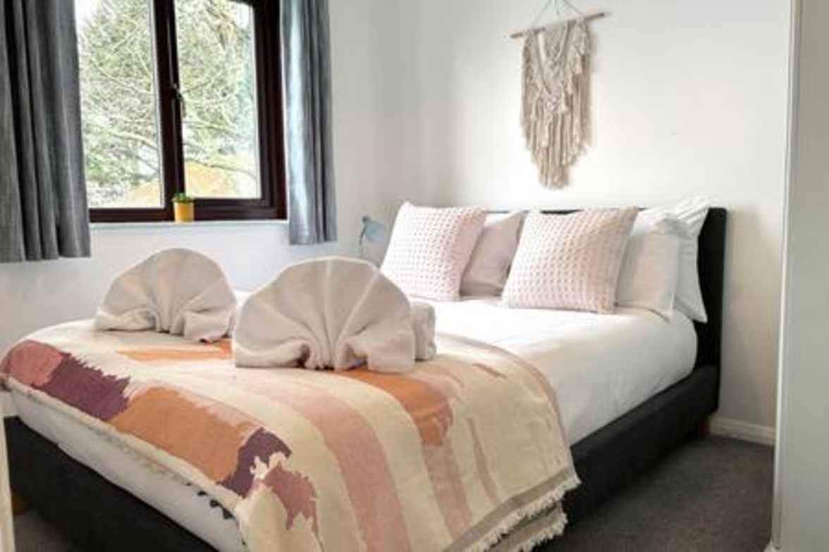 Kenegie- HMH  · Kenegie View, Bright & Cheerful 2 bed