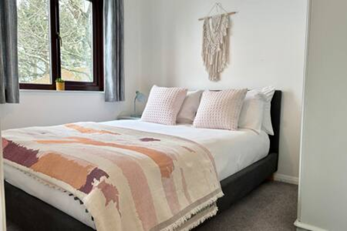 Kenegie- HMH  · Kenegie View, Bright & Cheerful 2 bed