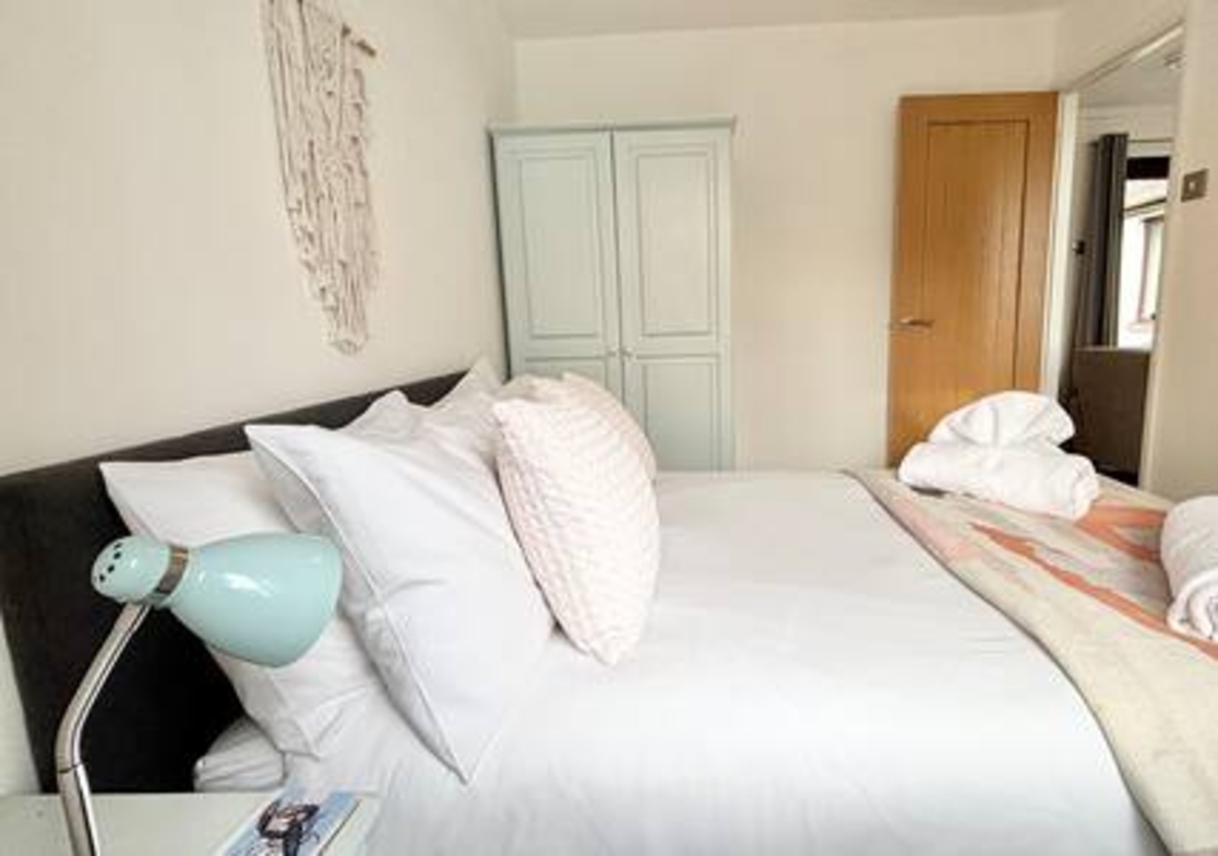 Kenegie- HMH  · Kenegie View, Bright & Cheerful 2 bed