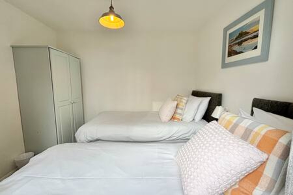 Kenegie- HMH  · Kenegie View, Bright & Cheerful 2 bed