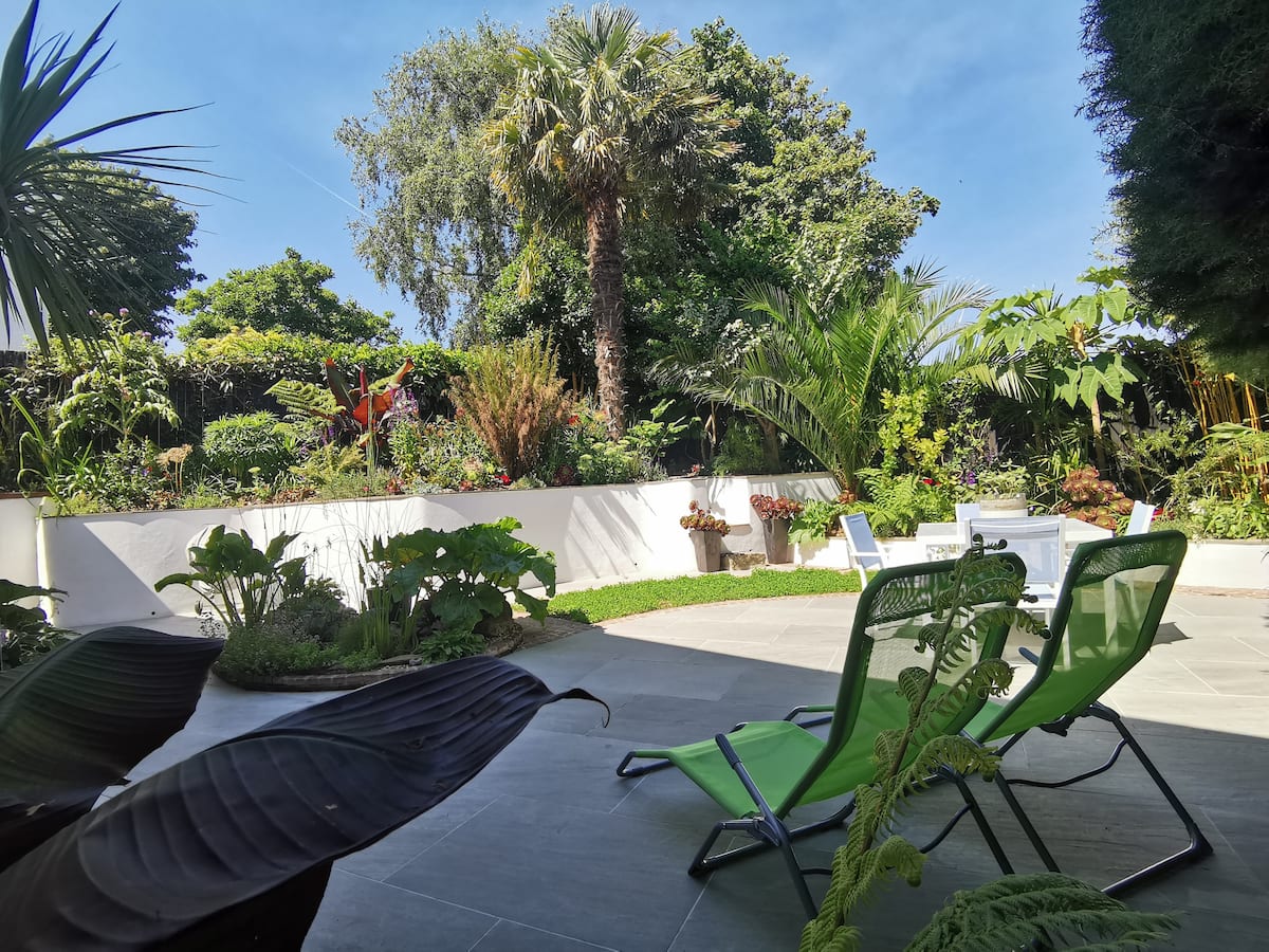 Bright welcoming Falmouth home + garden & parking