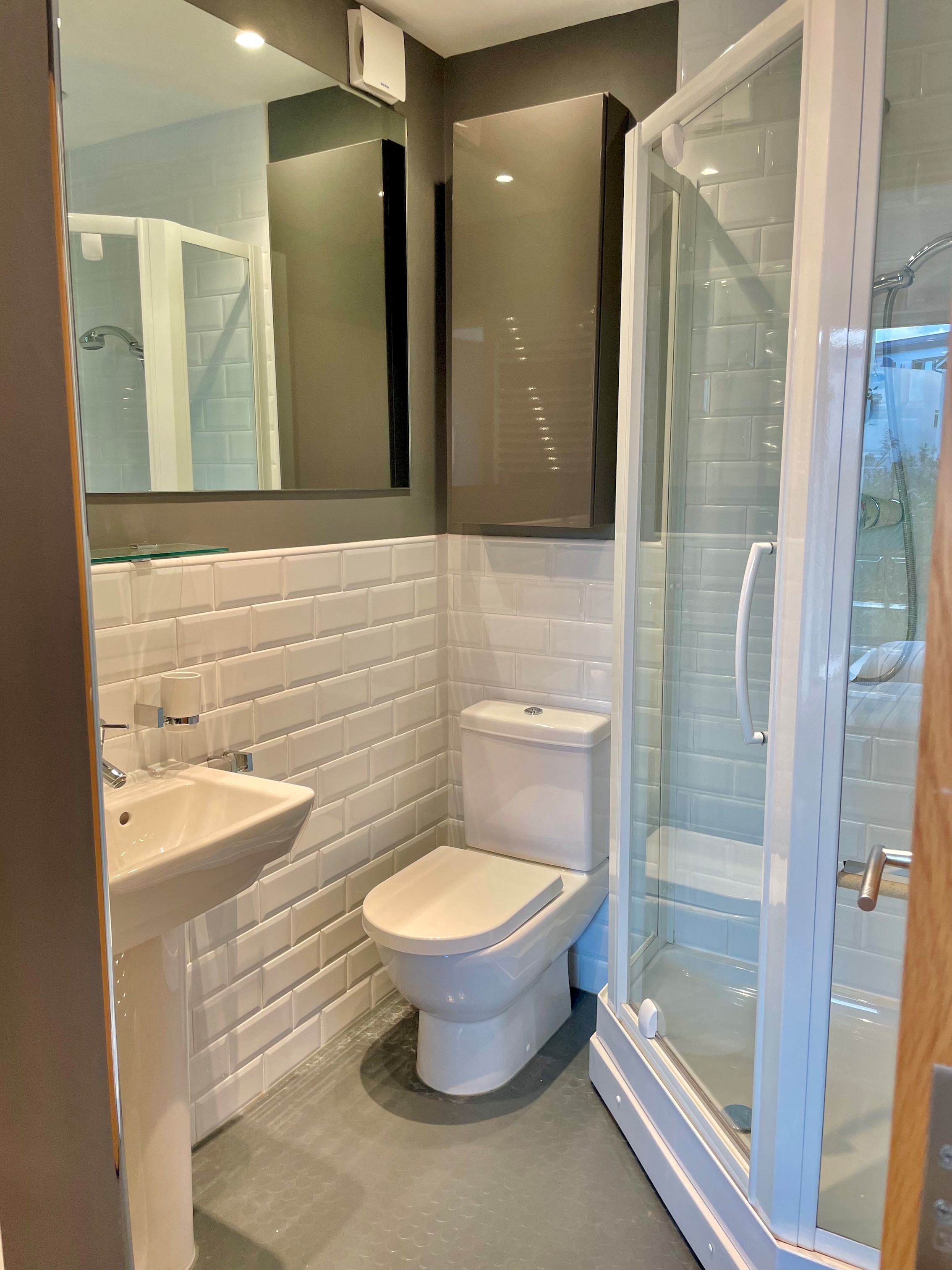 Coopers Lodge · Luxurious Lakefront Home-Pool/Spa