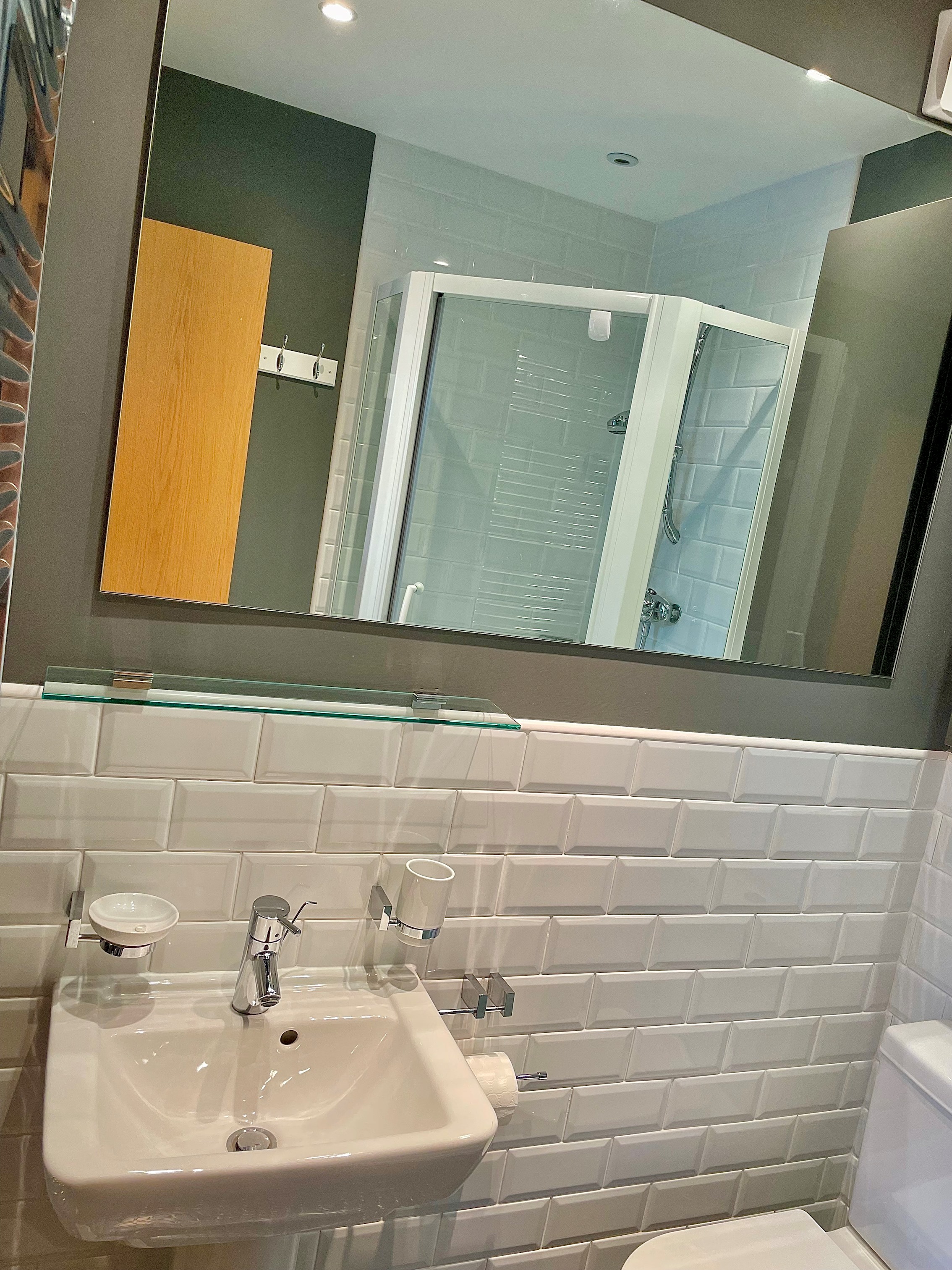 Coopers Lodge · Luxurious Lakefront Home-Pool/Spa