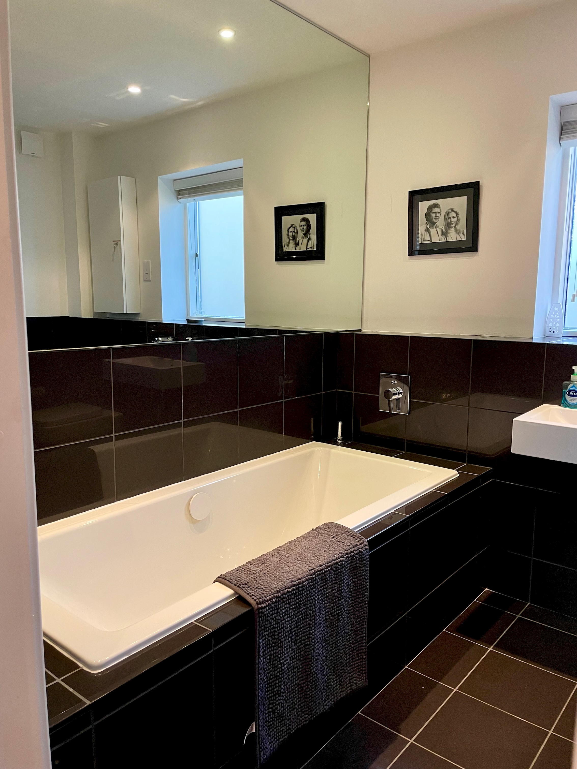 Coopers Lodge · Luxurious Lakefront Home-Pool/Spa