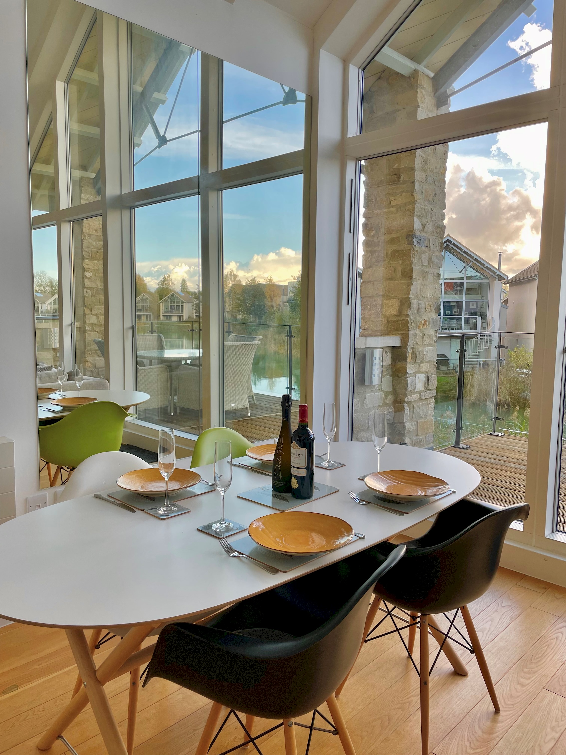 Coopers Lodge · Luxurious Lakefront Home-Pool/Spa