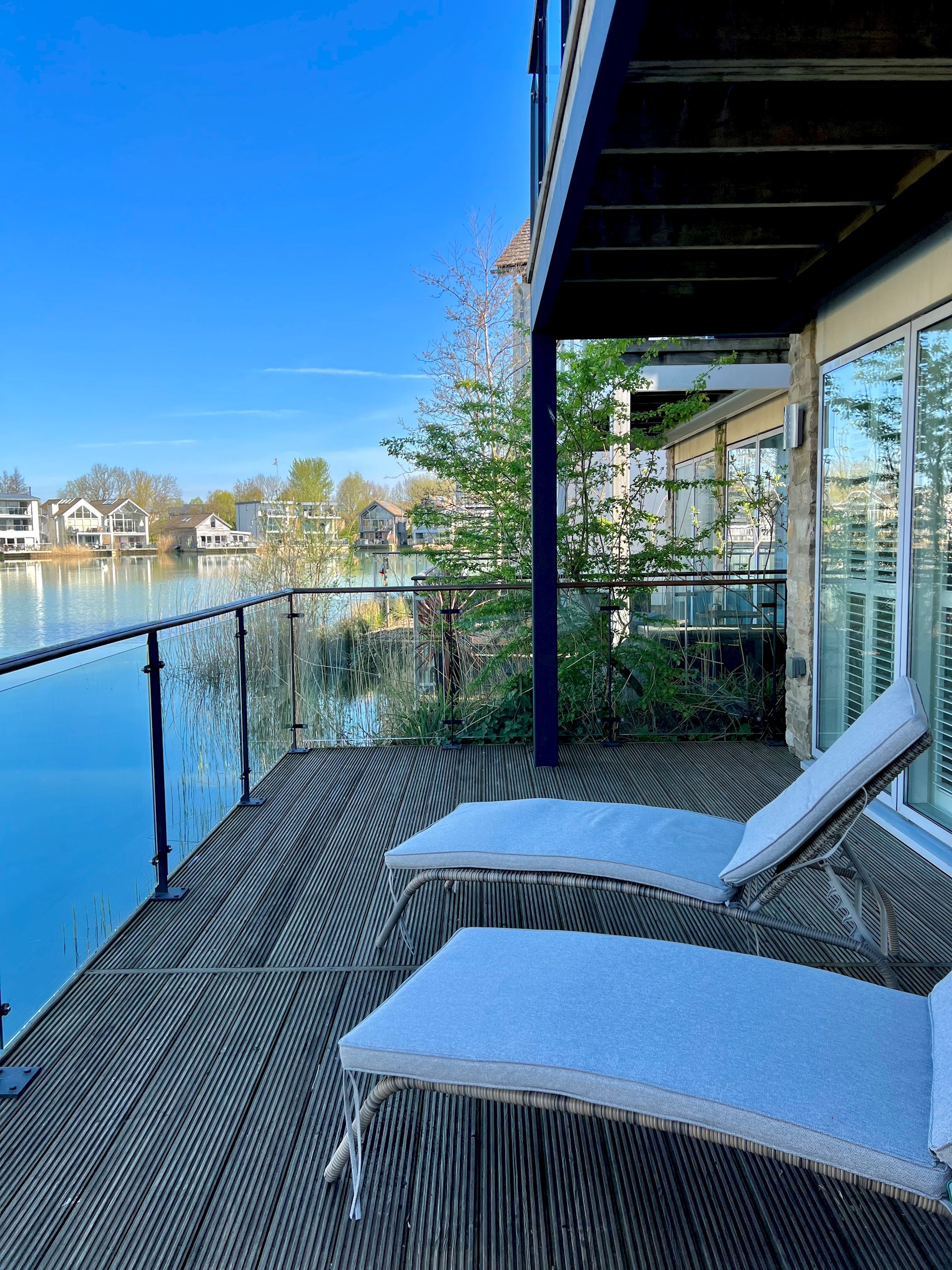 Coopers Lodge · Luxurious Lakefront Home-Pool/Spa