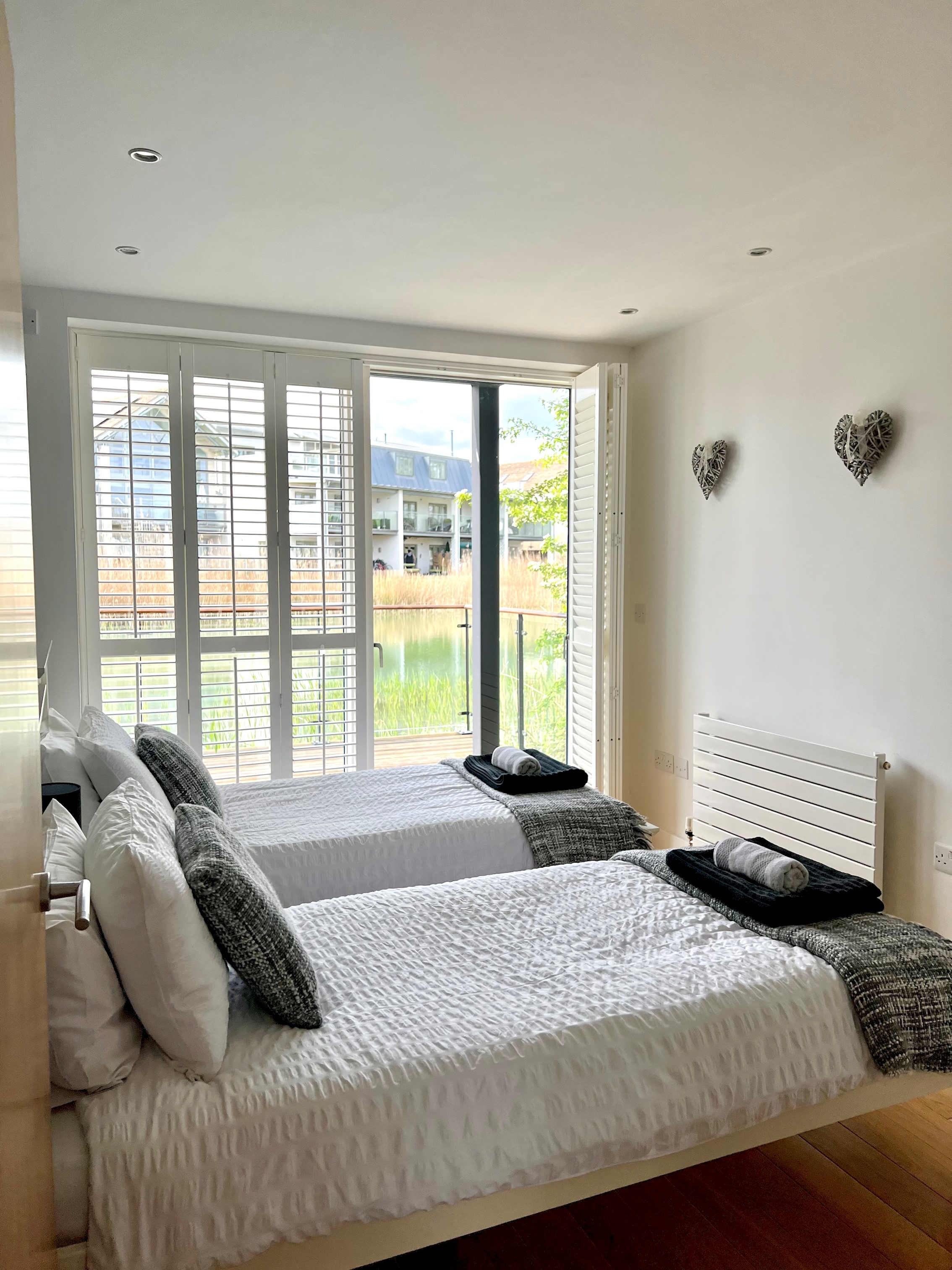 Coopers Lodge · Luxurious Lakefront Home-Pool/Spa