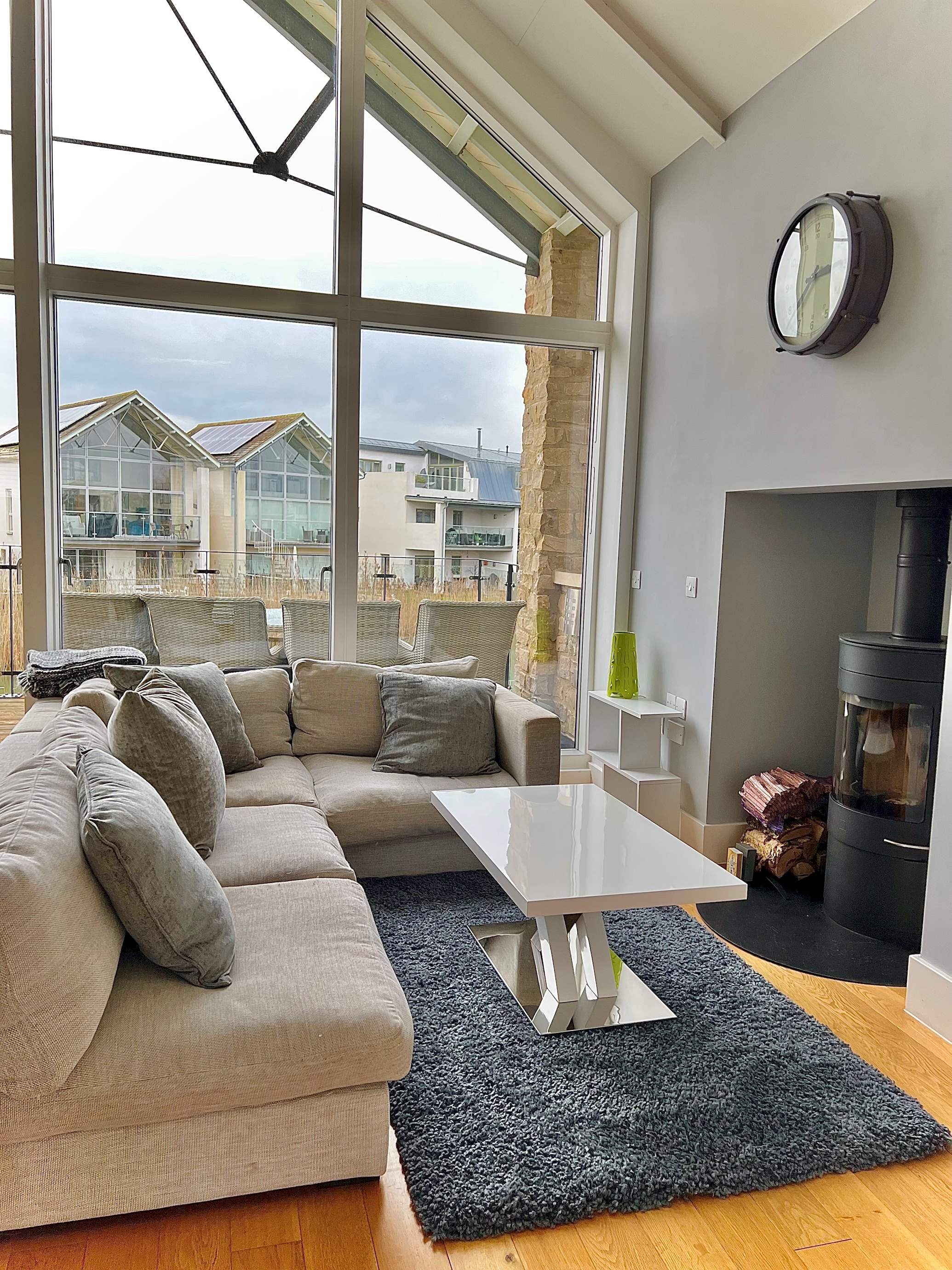 Coopers Lodge · Luxurious Lakefront Home-Pool/Spa