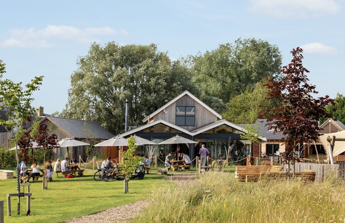 Coopers Lodge · Luxurious Lakefront Home-Pool/Spa