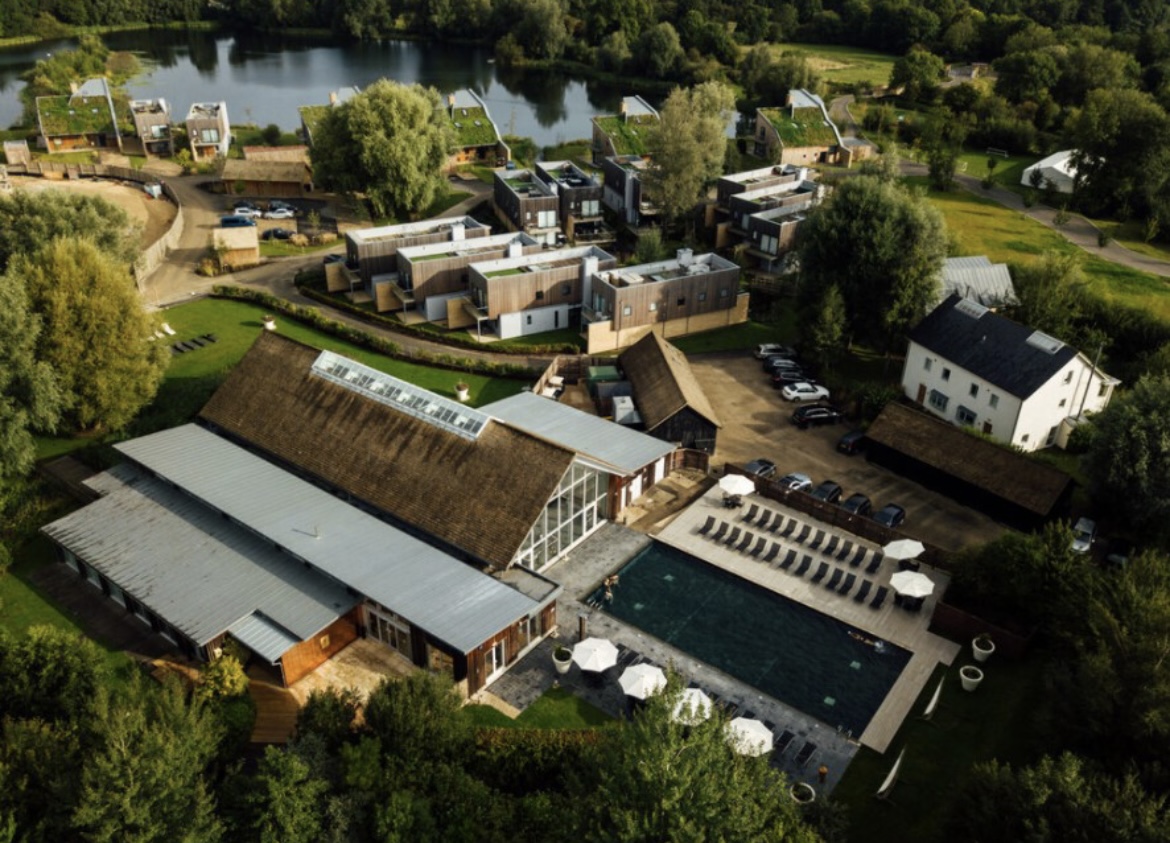 Coopers Lodge · Luxurious Lakefront Home-Pool/Spa