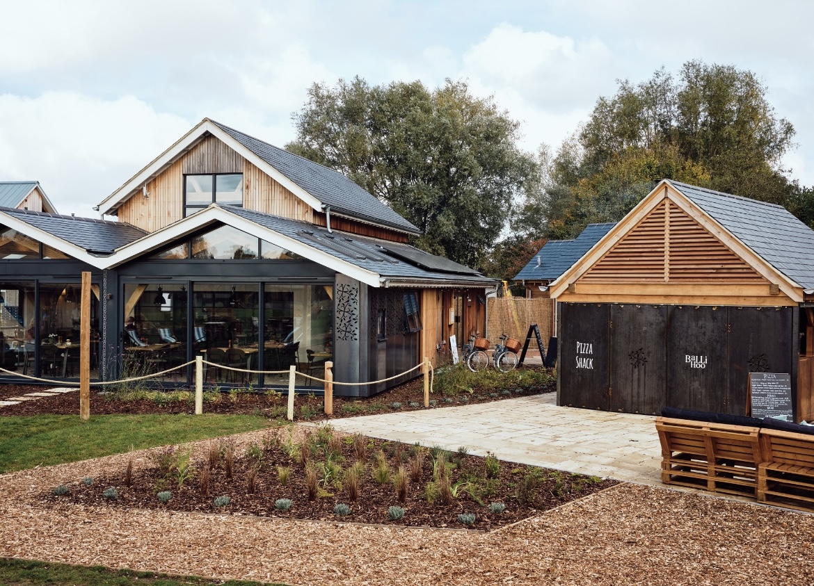 Coopers Lodge · Luxurious Lakefront Home-Pool/Spa