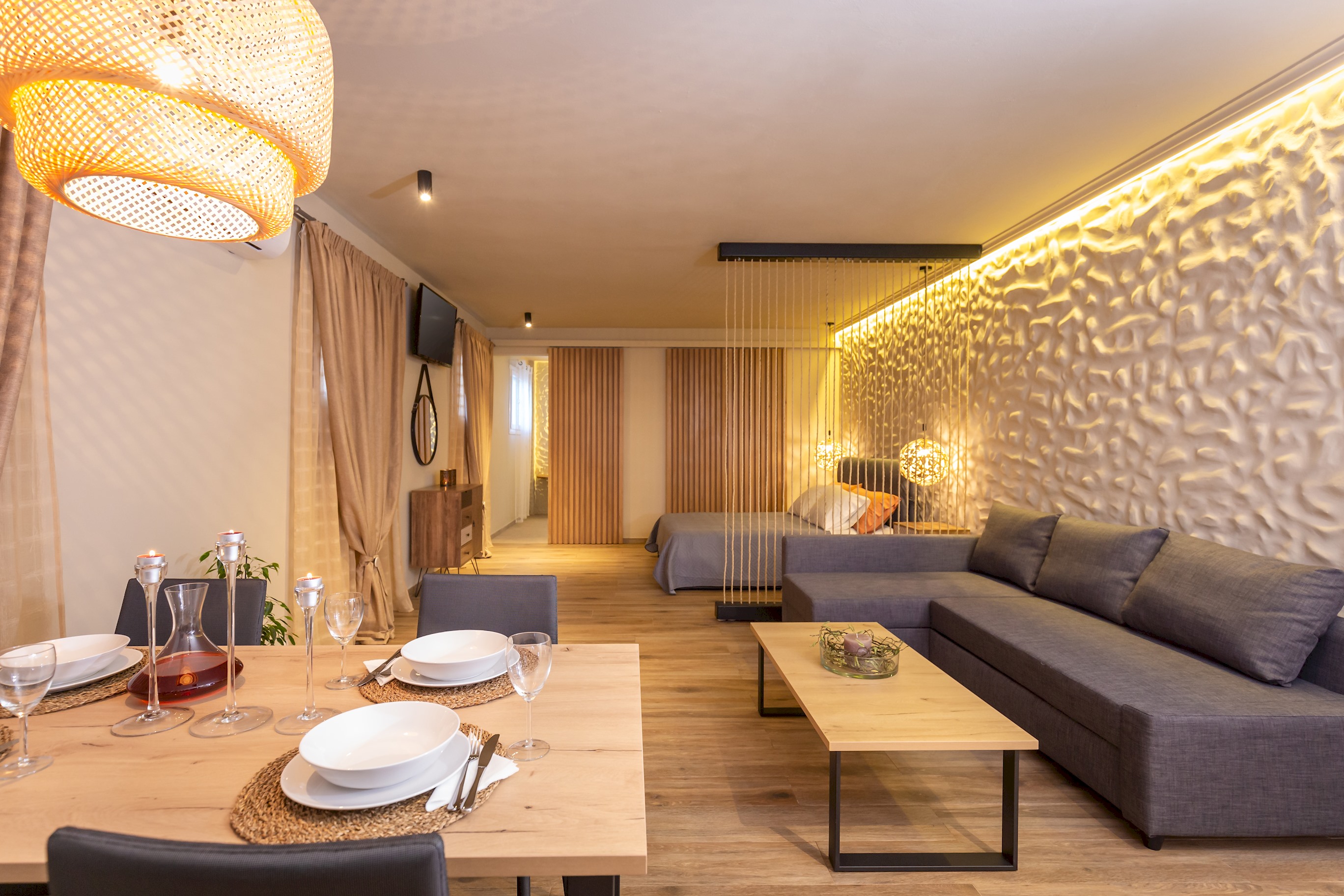 Sandy Suite | Jacuzzi | 10min Walk to Ipsos Beach