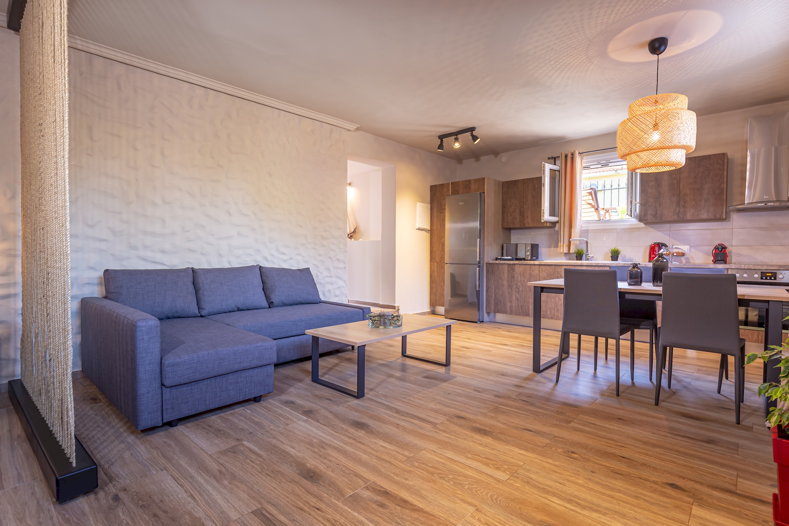 Sandy Suite | Jacuzzi | 10min Walk to Ipsos Beach