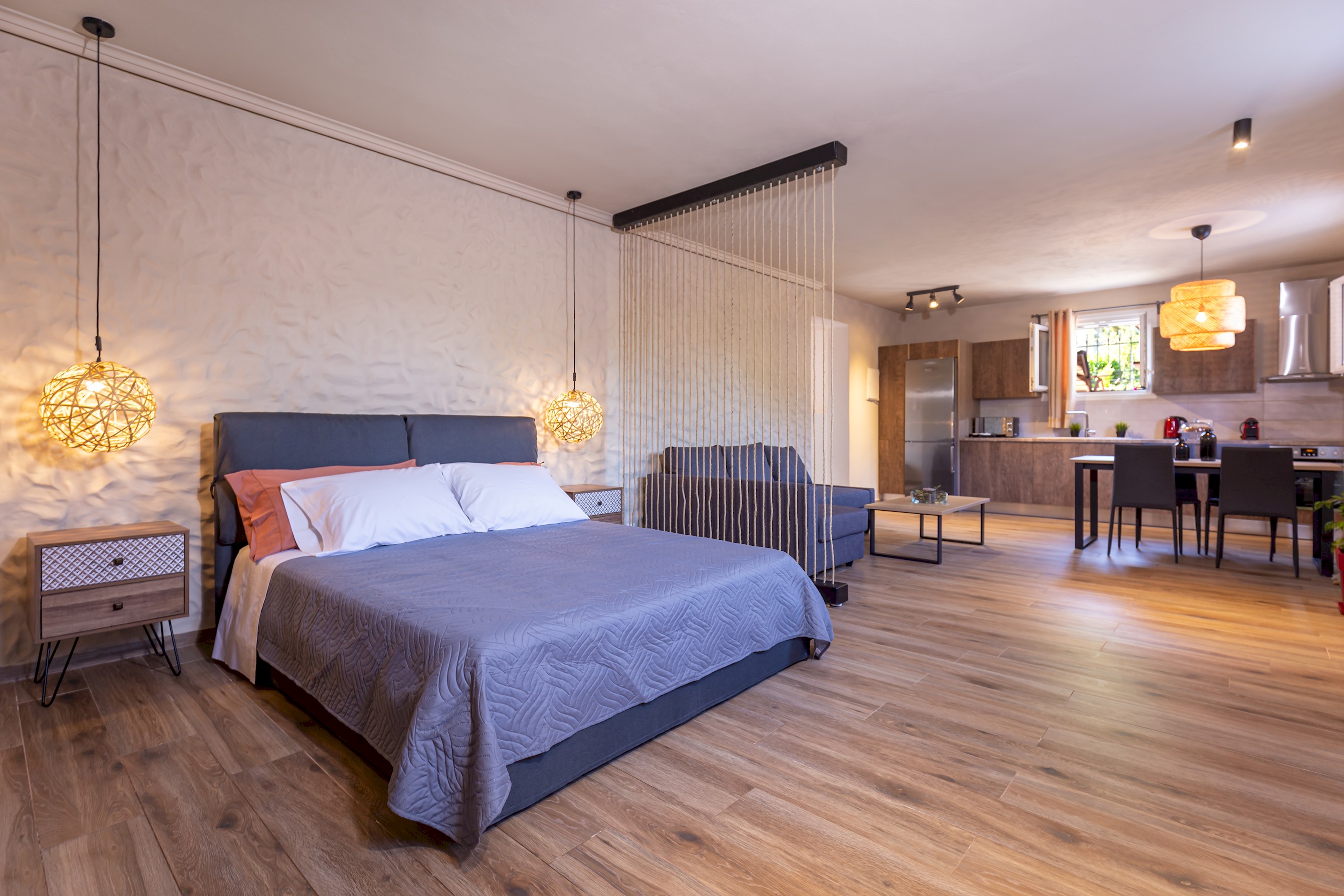 Sandy Suite | Jacuzzi | 10min Walk to Ipsos Beach