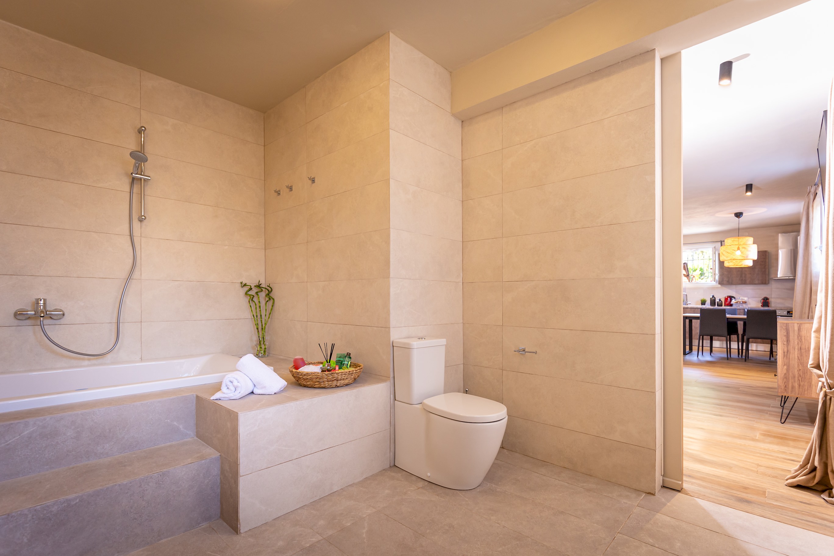 Sandy Suite | Jacuzzi | 10min Walk to Ipsos Beach